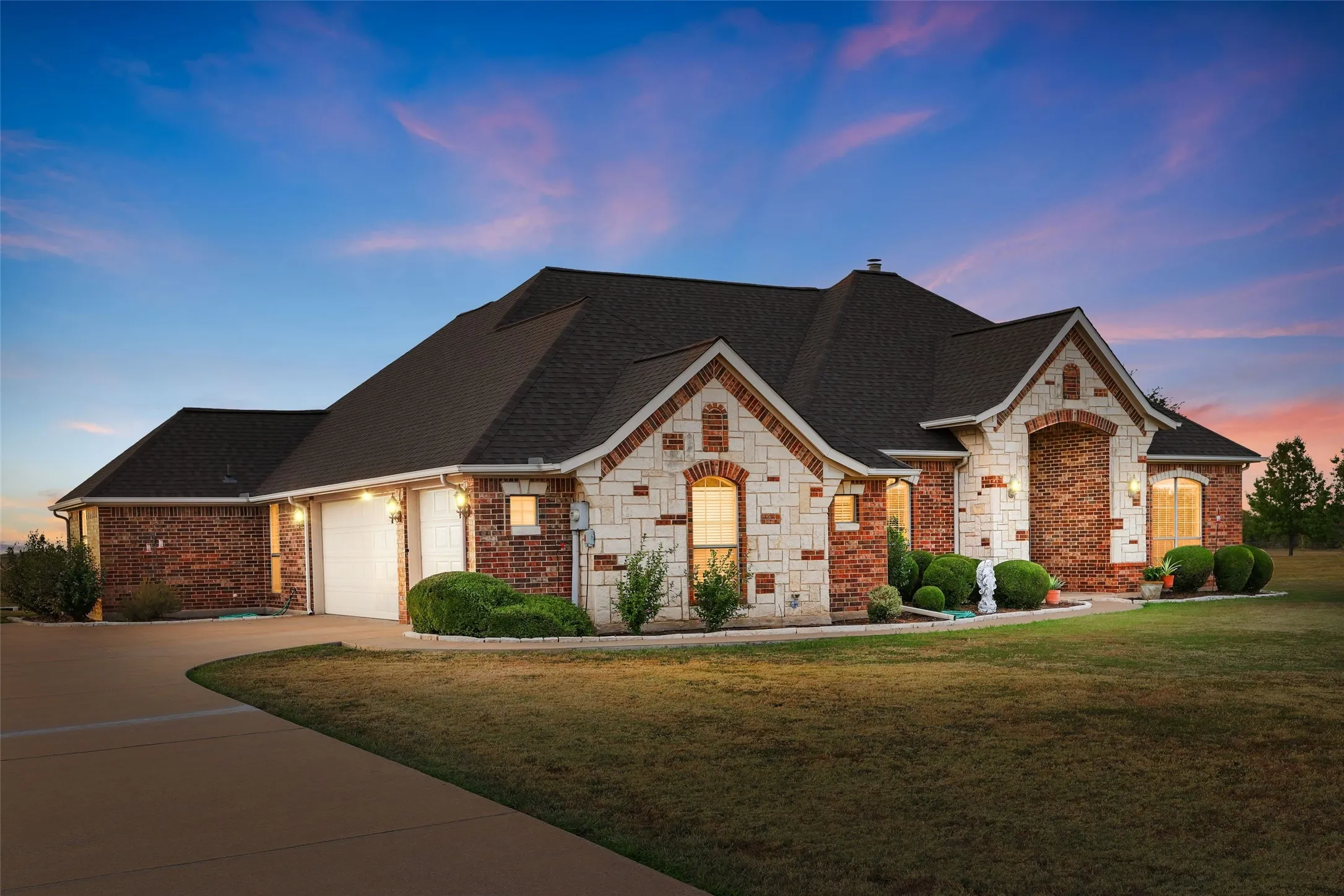 Single Family Residence For Sale in Rockwall County , 760 Hidden Pass, Royse City, Texas 75189, 4 Bedroom, 3 Bathroom, 3 Garage spaces, 2,534 Sqft, built in 2003, mls#21347445, Real Estate Agent in Royse City, Homes For Sale in Rockwall county, Homes For Sale in Royse City, Realtor in Royse City Texas, Real Estate Brokerage Independent Realty Texas, Luminita Cordes Realtor