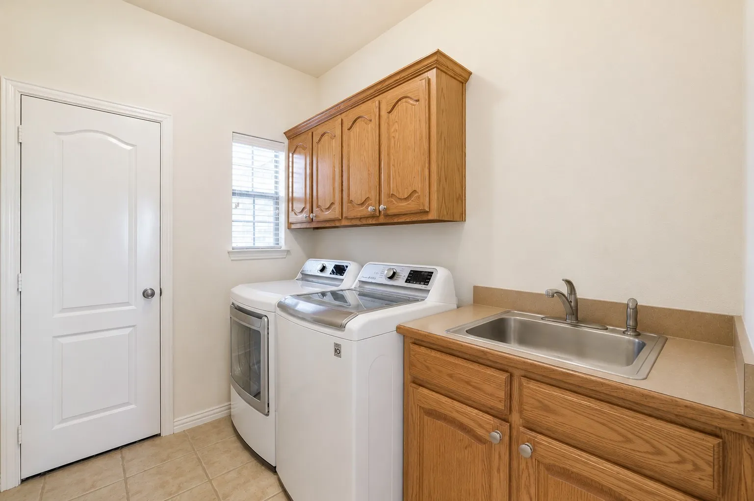 Single Family Residence For Sale in Rockwall County , 760 Hidden Pass, Royse City, Texas 75189, 4 Bedroom, 3 Bathroom, 3 Garage spaces, 2,534 Sqft, built in 2003, mls#21347445, Real Estate Agent in Royse City, Homes For Sale in Rockwall county, Homes For Sale in Royse City, Realtor in Royse City Texas, Real Estate Brokerage Independent Realty Texas, Luminita Cordes Realtor