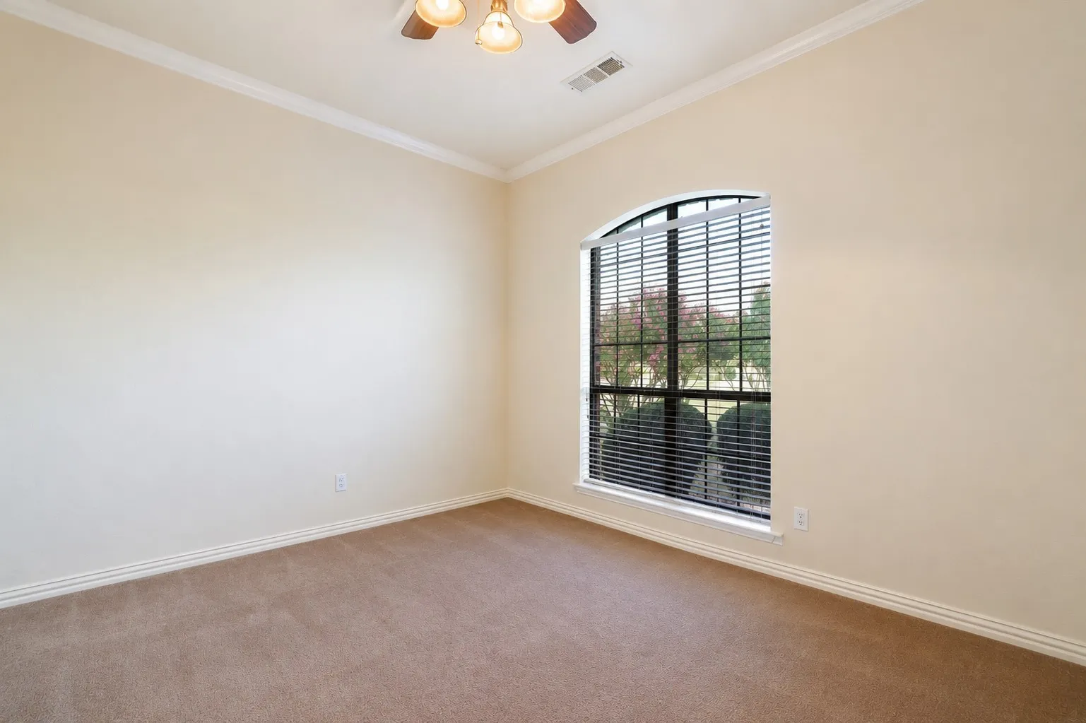Single Family Residence For Sale in Rockwall County , 760 Hidden Pass, Royse City, Texas 75189, 4 Bedroom, 3 Bathroom, 3 Garage spaces, 2,534 Sqft, built in 2003, mls#21347445, Real Estate Agent in Royse City, Homes For Sale in Rockwall county, Homes For Sale in Royse City, Realtor in Royse City Texas, Real Estate Brokerage Independent Realty Texas, Luminita Cordes Realtor