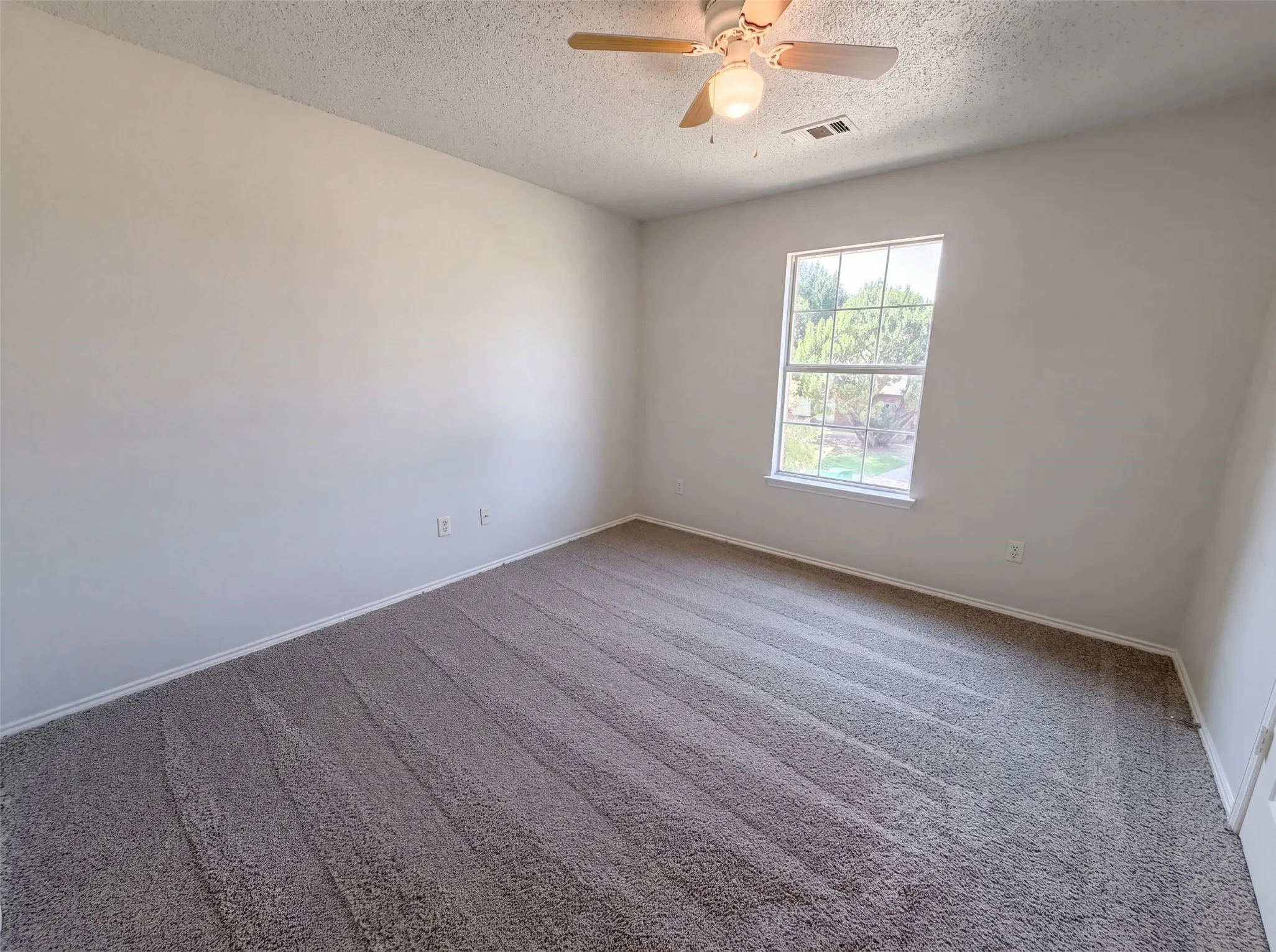 Single Family Residence For Sale in Dallas County , 448 N Waterford Oaks Drive, Cedar Hill, Texas 75104, 4 Bedroom, 3 Bathroom, 2 Garage spaces, 2,638 Sqft, built in 2002, mls#21347446, Real Estate Agent in Cedar Hill, Homes For Sale in Dallas county, Homes For Sale in Cedar Hill, Realtor in Cedar Hill Texas, Real Estate Brokerage Independent Realty Texas, Luminita Cordes Realtor
