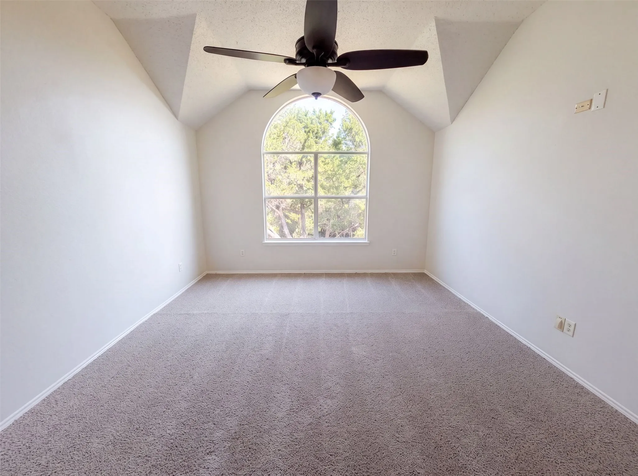 Single Family Residence For Sale in Dallas County , 448 N Waterford Oaks Drive, Cedar Hill, Texas 75104, 4 Bedroom, 3 Bathroom, 2 Garage spaces, 2,638 Sqft, built in 2002, mls#21347446, Real Estate Agent in Cedar Hill, Homes For Sale in Dallas county, Homes For Sale in Cedar Hill, Realtor in Cedar Hill Texas, Real Estate Brokerage Independent Realty Texas, Luminita Cordes Realtor