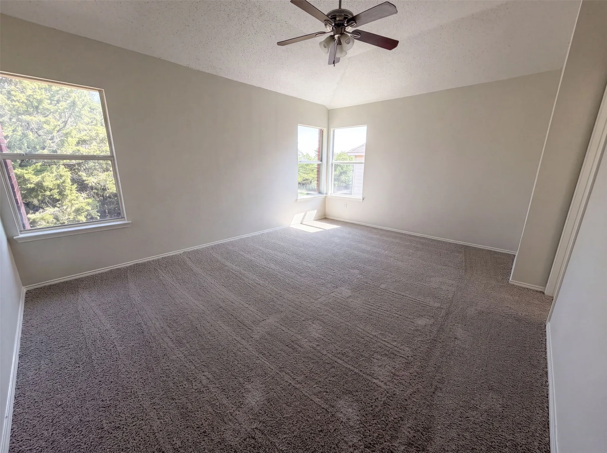 Single Family Residence For Sale in Dallas County , 448 N Waterford Oaks Drive, Cedar Hill, Texas 75104, 4 Bedroom, 3 Bathroom, 2 Garage spaces, 2,638 Sqft, built in 2002, mls#21347446, Real Estate Agent in Cedar Hill, Homes For Sale in Dallas county, Homes For Sale in Cedar Hill, Realtor in Cedar Hill Texas, Real Estate Brokerage Independent Realty Texas, Luminita Cordes Realtor