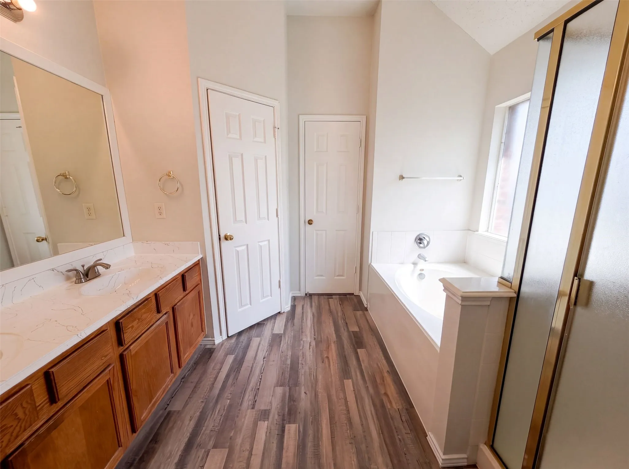 Single Family Residence For Sale in Dallas County , 448 N Waterford Oaks Drive, Cedar Hill, Texas 75104, 4 Bedroom, 3 Bathroom, 2 Garage spaces, 2,638 Sqft, built in 2002, mls#21347446, Real Estate Agent in Cedar Hill, Homes For Sale in Dallas county, Homes For Sale in Cedar Hill, Realtor in Cedar Hill Texas, Real Estate Brokerage Independent Realty Texas, Luminita Cordes Realtor