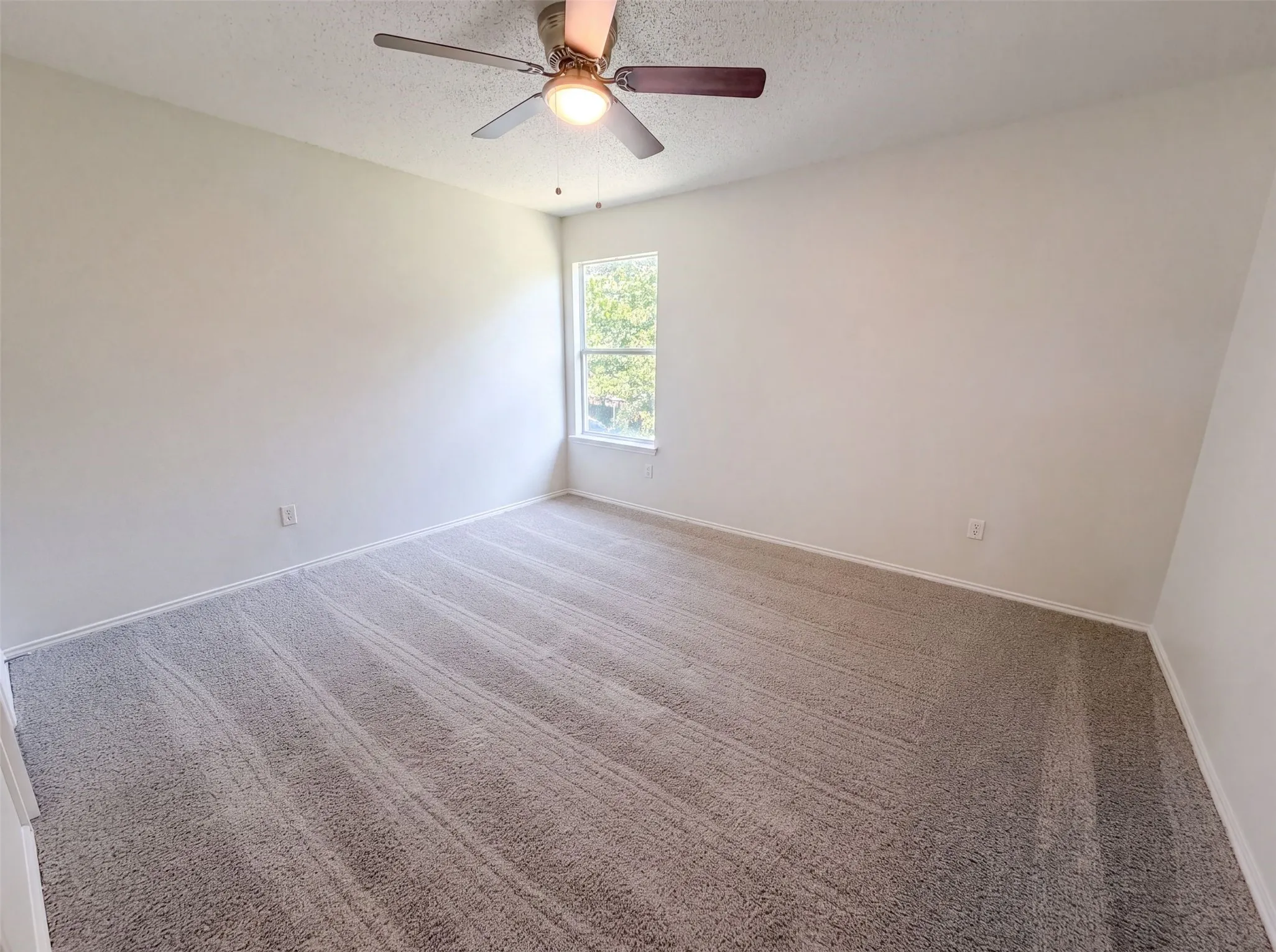 Single Family Residence For Sale in Dallas County , 448 N Waterford Oaks Drive, Cedar Hill, Texas 75104, 4 Bedroom, 3 Bathroom, 2 Garage spaces, 2,638 Sqft, built in 2002, mls#21347446, Real Estate Agent in Cedar Hill, Homes For Sale in Dallas county, Homes For Sale in Cedar Hill, Realtor in Cedar Hill Texas, Real Estate Brokerage Independent Realty Texas, Luminita Cordes Realtor
