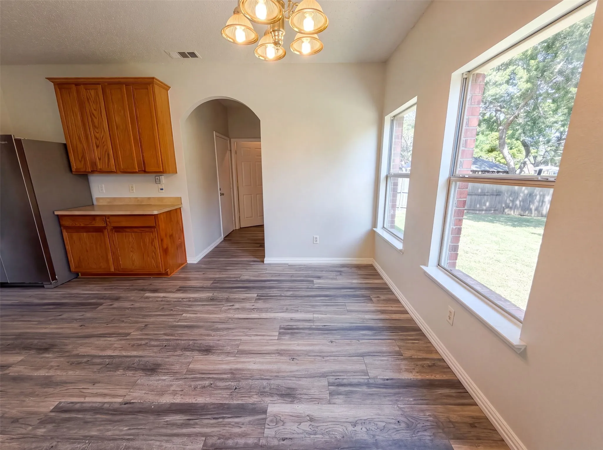 Single Family Residence For Sale in Dallas County , 448 N Waterford Oaks Drive, Cedar Hill, Texas 75104, 4 Bedroom, 3 Bathroom, 2 Garage spaces, 2,638 Sqft, built in 2002, mls#21347446, Real Estate Agent in Cedar Hill, Homes For Sale in Dallas county, Homes For Sale in Cedar Hill, Realtor in Cedar Hill Texas, Real Estate Brokerage Independent Realty Texas, Luminita Cordes Realtor