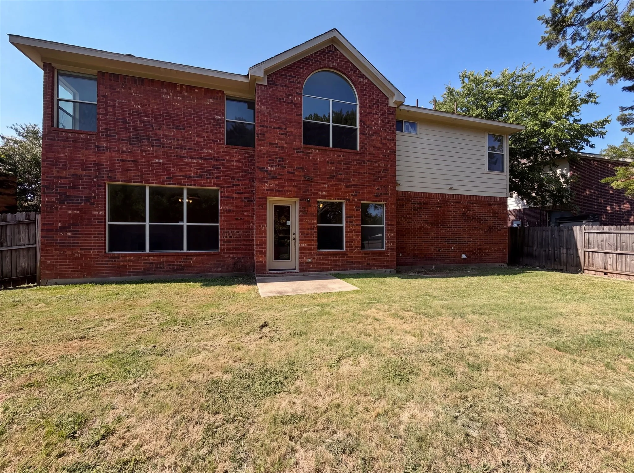Single Family Residence For Sale in Dallas County , 448 N Waterford Oaks Drive, Cedar Hill, Texas 75104, 4 Bedroom, 3 Bathroom, 2 Garage spaces, 2,638 Sqft, built in 2002, mls#21347446, Real Estate Agent in Cedar Hill, Homes For Sale in Dallas county, Homes For Sale in Cedar Hill, Realtor in Cedar Hill Texas, Real Estate Brokerage Independent Realty Texas, Luminita Cordes Realtor
