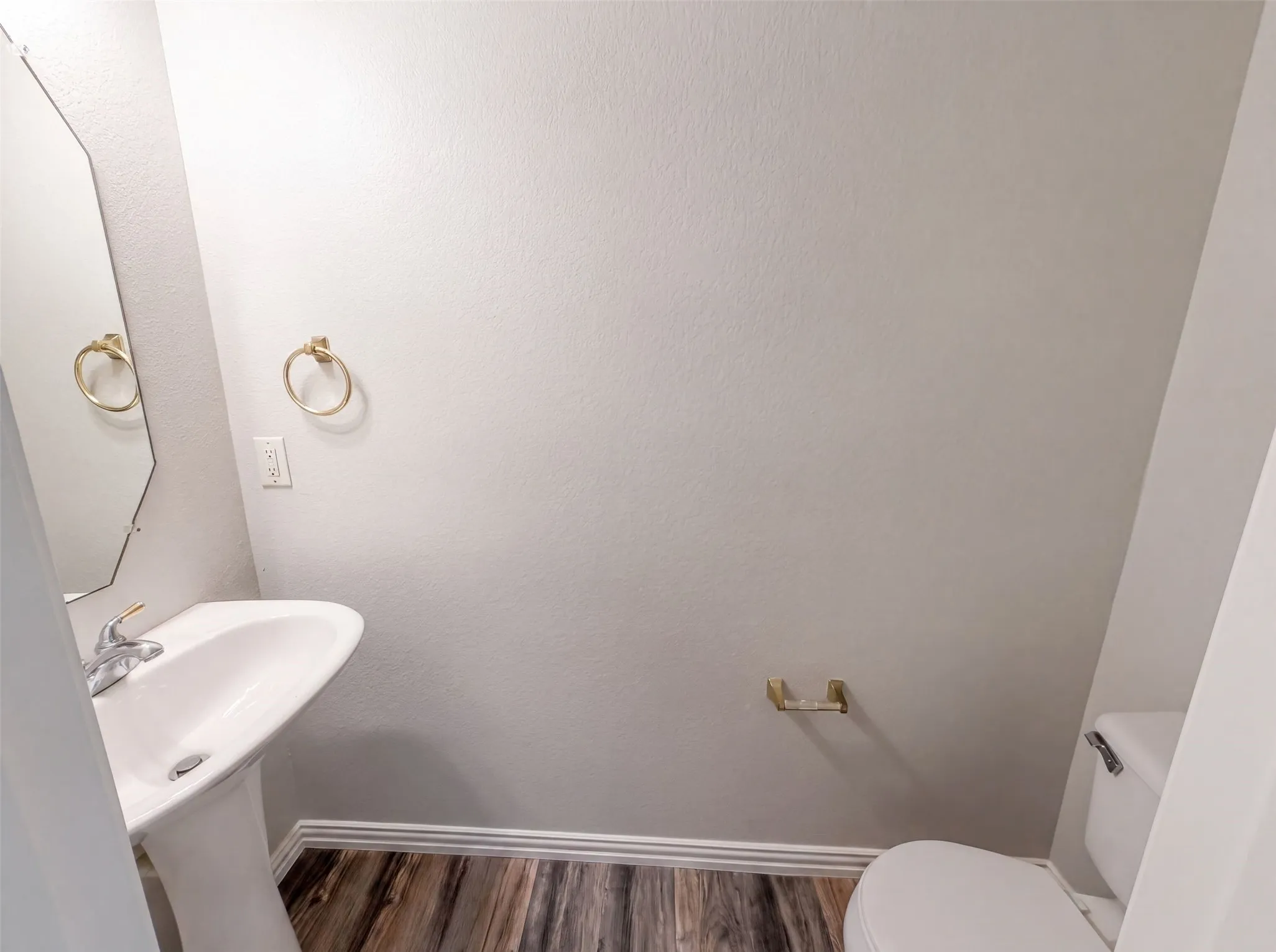 Single Family Residence For Sale in Dallas County , 448 N Waterford Oaks Drive, Cedar Hill, Texas 75104, 4 Bedroom, 3 Bathroom, 2 Garage spaces, 2,638 Sqft, built in 2002, mls#21347446, Real Estate Agent in Cedar Hill, Homes For Sale in Dallas county, Homes For Sale in Cedar Hill, Realtor in Cedar Hill Texas, Real Estate Brokerage Independent Realty Texas, Luminita Cordes Realtor