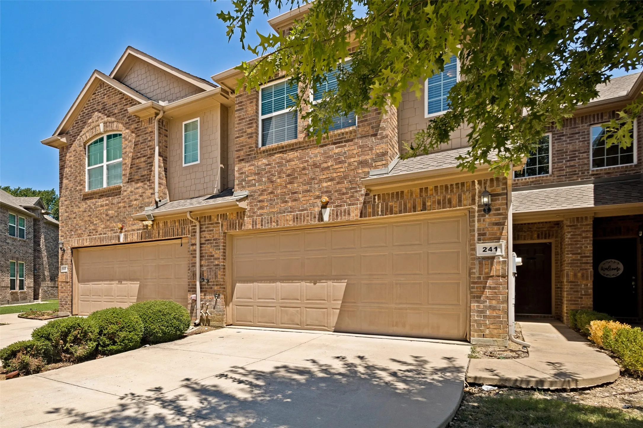 Townhouse For Rent in Denton County , 241 Barrington Lane, Lewisville, Texas 75067, 3 Bedroom, 3 Bathroom, 2 Garage spaces, 1,665 Sqft, built in 2014, mls#21347451, Real Estate Agent in Lewisville, Homes For Rent in Denton county, Homes For Rent in Lewisville, Realtor in Lewisville Texas, Real Estate Brokerage Independent Realty Texas, Luminita Cordes Realtor