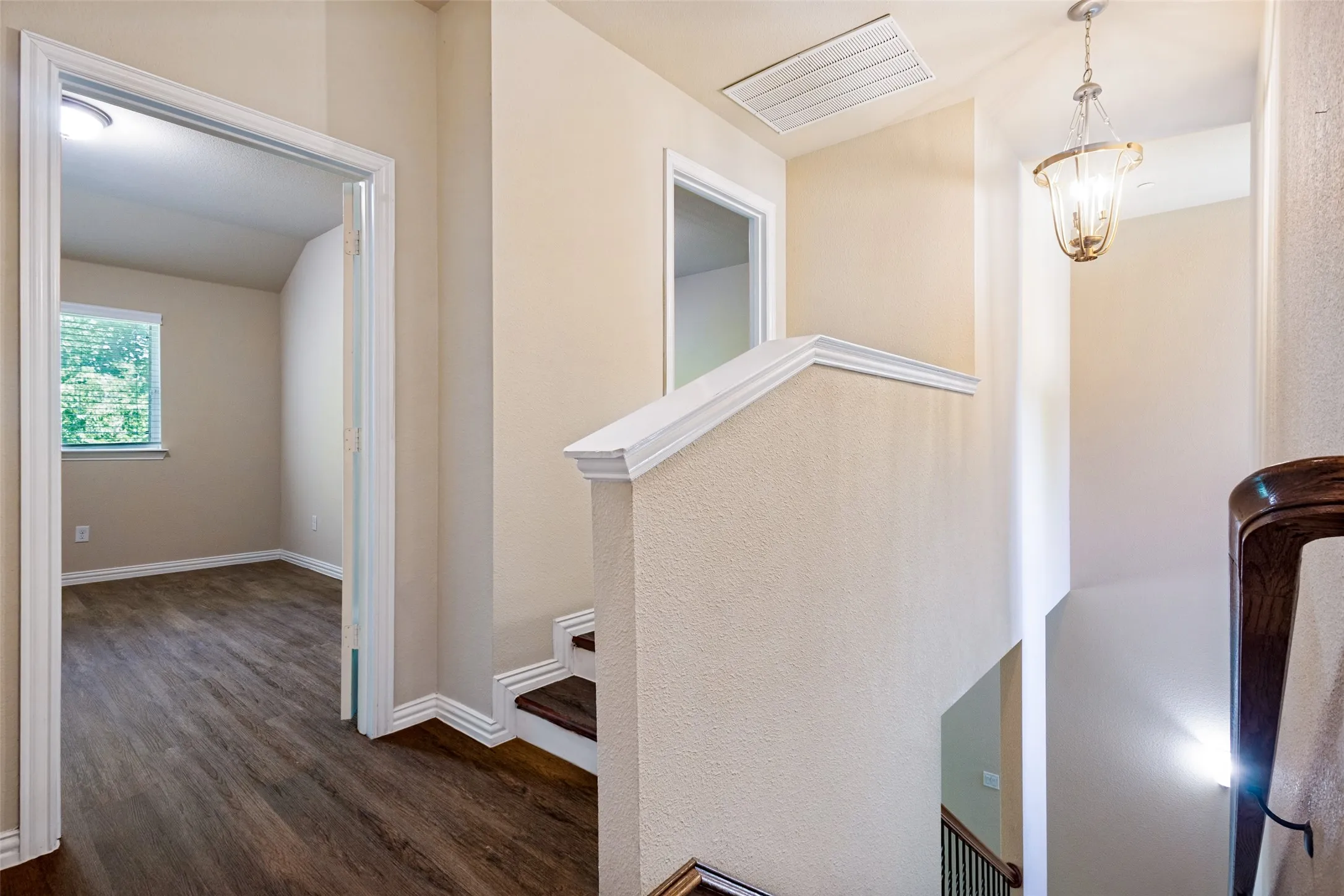 Townhouse For Rent in Denton County , 241 Barrington Lane, Lewisville, Texas 75067, 3 Bedroom, 3 Bathroom, 2 Garage spaces, 1,665 Sqft, built in 2014, mls#21347451, Real Estate Agent in Lewisville, Homes For Rent in Denton county, Homes For Rent in Lewisville, Realtor in Lewisville Texas, Real Estate Brokerage Independent Realty Texas, Luminita Cordes Realtor