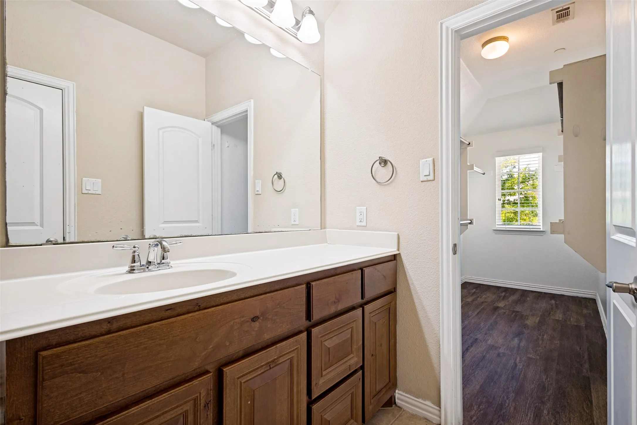 Townhouse For Rent in Denton County , 241 Barrington Lane, Lewisville, Texas 75067, 3 Bedroom, 3 Bathroom, 2 Garage spaces, 1,665 Sqft, built in 2014, mls#21347451, Real Estate Agent in Lewisville, Homes For Rent in Denton county, Homes For Rent in Lewisville, Realtor in Lewisville Texas, Real Estate Brokerage Independent Realty Texas, Luminita Cordes Realtor