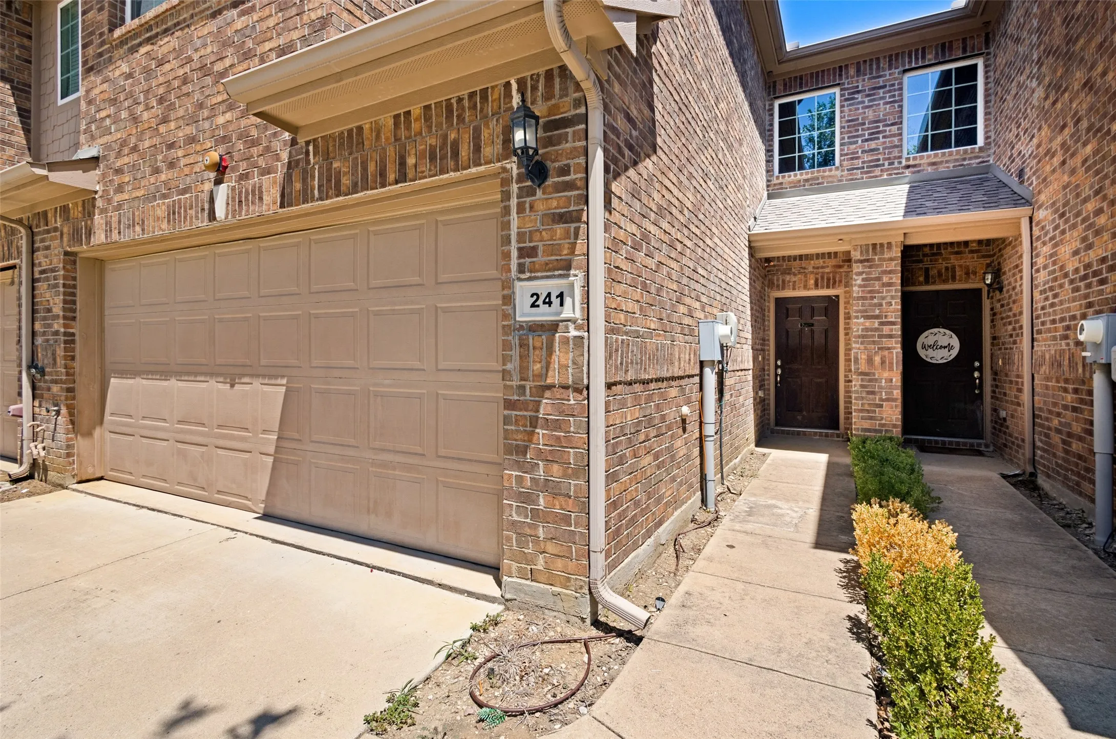 Townhouse For Rent in Denton County , 241 Barrington Lane, Lewisville, Texas 75067, 3 Bedroom, 3 Bathroom, 2 Garage spaces, 1,665 Sqft, built in 2014, mls#21347451, Real Estate Agent in Lewisville, Homes For Rent in Denton county, Homes For Rent in Lewisville, Realtor in Lewisville Texas, Real Estate Brokerage Independent Realty Texas, Luminita Cordes Realtor
