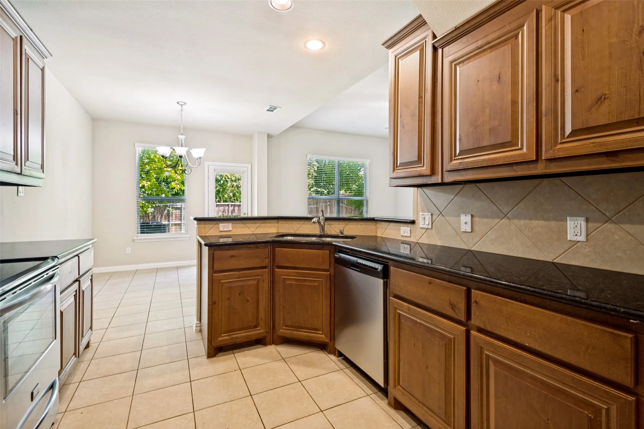 Townhouse For Rent in Denton County , 241 Barrington Lane, Lewisville, Texas 75067, 3 Bedroom, 3 Bathroom, 2 Garage spaces, 1,665 Sqft, built in 2014, mls#21347451, Real Estate Agent in Lewisville, Homes For Rent in Denton county, Homes For Rent in Lewisville, Realtor in Lewisville Texas, Real Estate Brokerage Independent Realty Texas, Luminita Cordes Realtor
