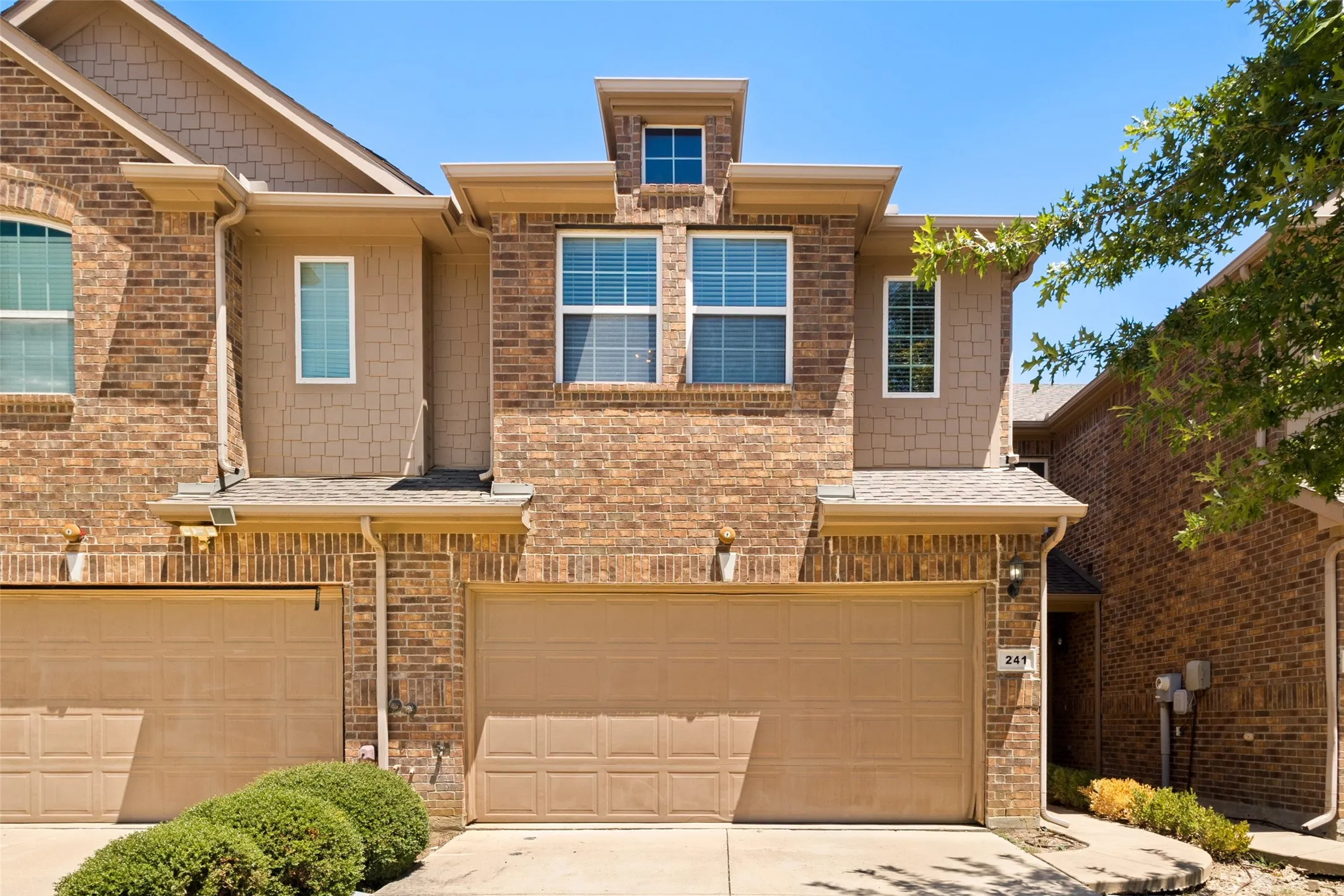 Townhouse For Rent in Denton County , 241 Barrington Lane, Lewisville, Texas 75067, 3 Bedroom, 3 Bathroom, 2 Garage spaces, 1,665 Sqft, built in 2014, mls#21347451, Real Estate Agent in Lewisville, Homes For Rent in Denton county, Homes For Rent in Lewisville, Realtor in Lewisville Texas, Real Estate Brokerage Independent Realty Texas, Luminita Cordes Realtor