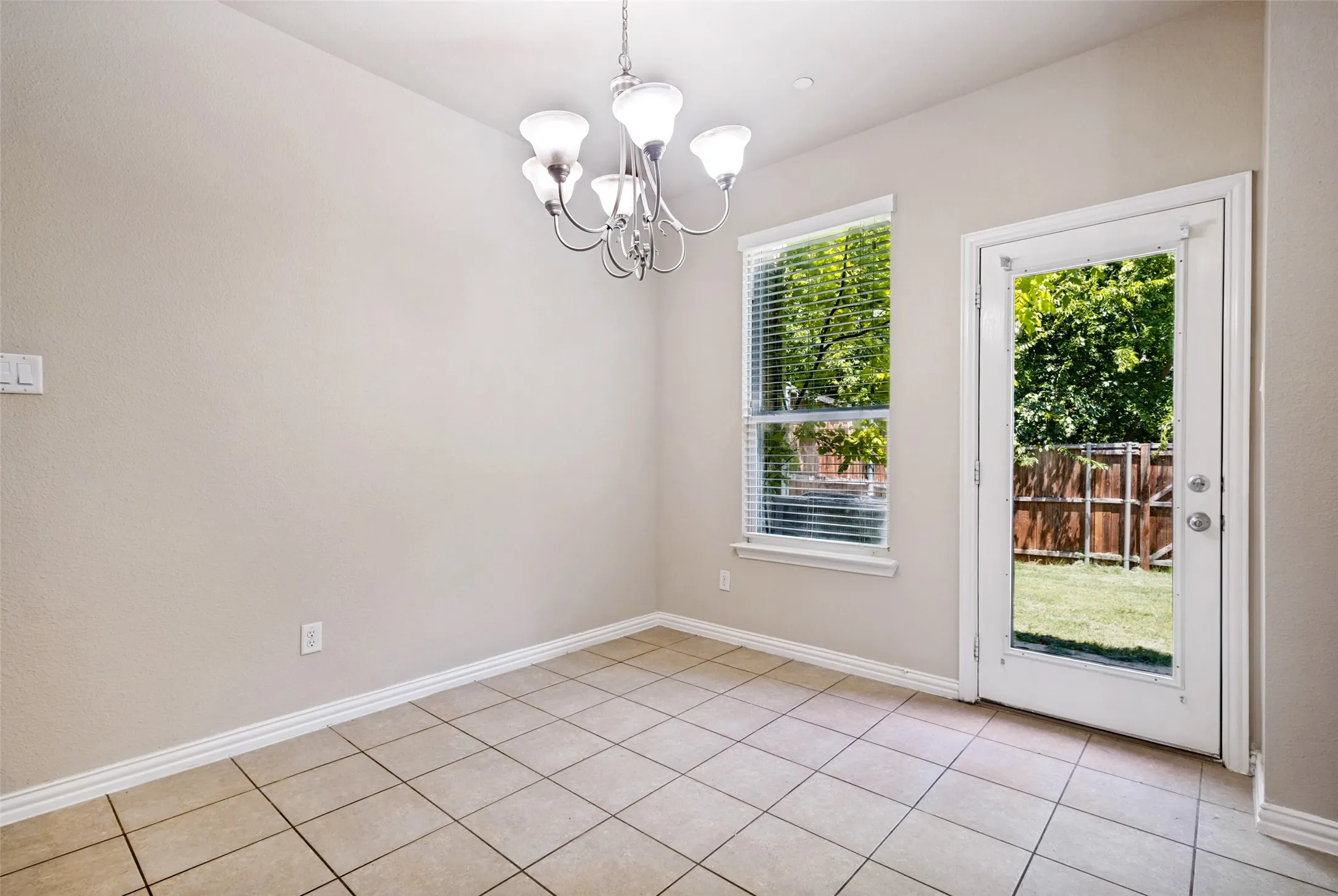Townhouse For Rent in Denton County , 241 Barrington Lane, Lewisville, Texas 75067, 3 Bedroom, 3 Bathroom, 2 Garage spaces, 1,665 Sqft, built in 2014, mls#21347451, Real Estate Agent in Lewisville, Homes For Rent in Denton county, Homes For Rent in Lewisville, Realtor in Lewisville Texas, Real Estate Brokerage Independent Realty Texas, Luminita Cordes Realtor