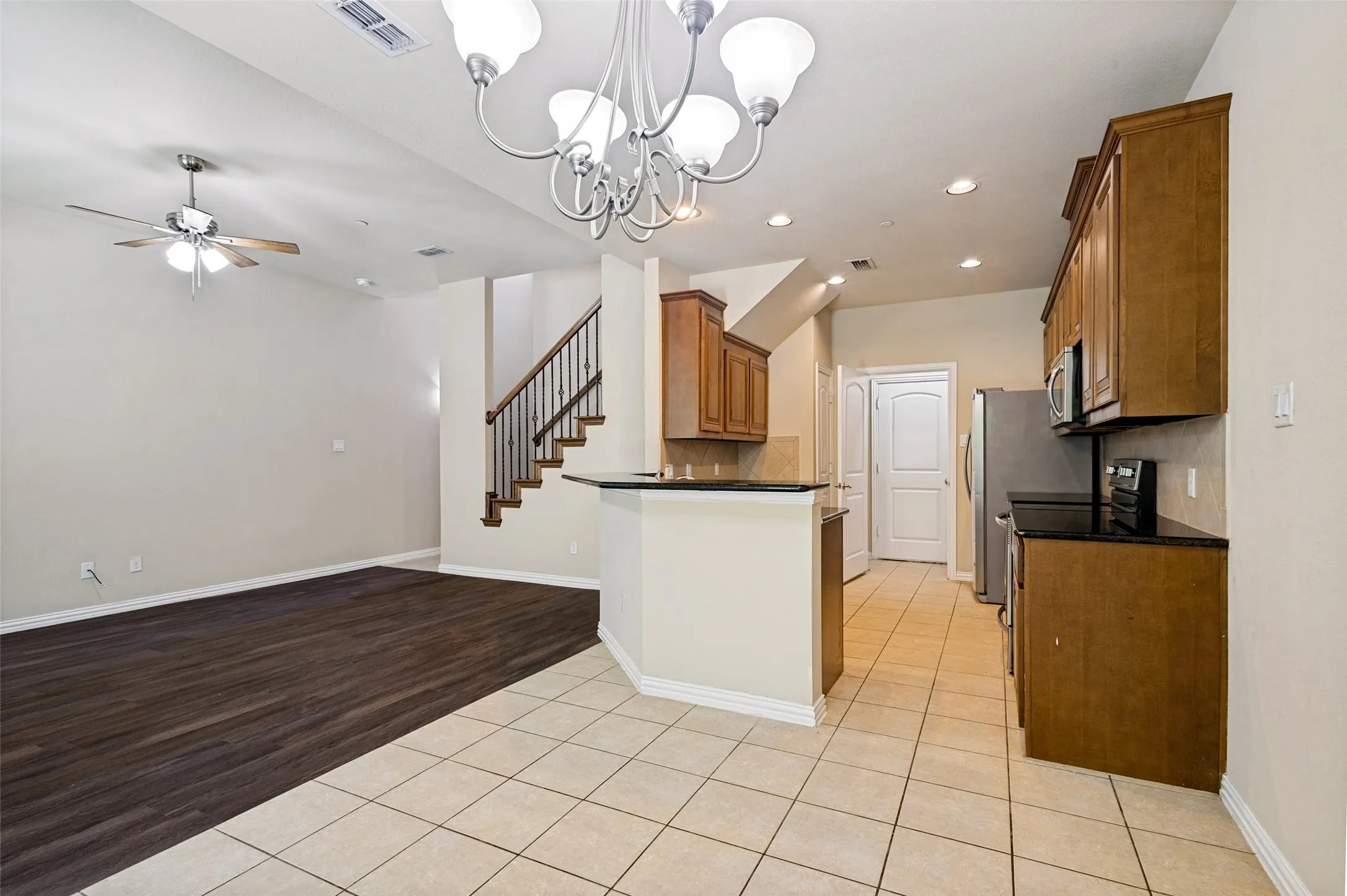 Townhouse For Rent in Denton County , 241 Barrington Lane, Lewisville, Texas 75067, 3 Bedroom, 3 Bathroom, 2 Garage spaces, 1,665 Sqft, built in 2014, mls#21347451, Real Estate Agent in Lewisville, Homes For Rent in Denton county, Homes For Rent in Lewisville, Realtor in Lewisville Texas, Real Estate Brokerage Independent Realty Texas, Luminita Cordes Realtor