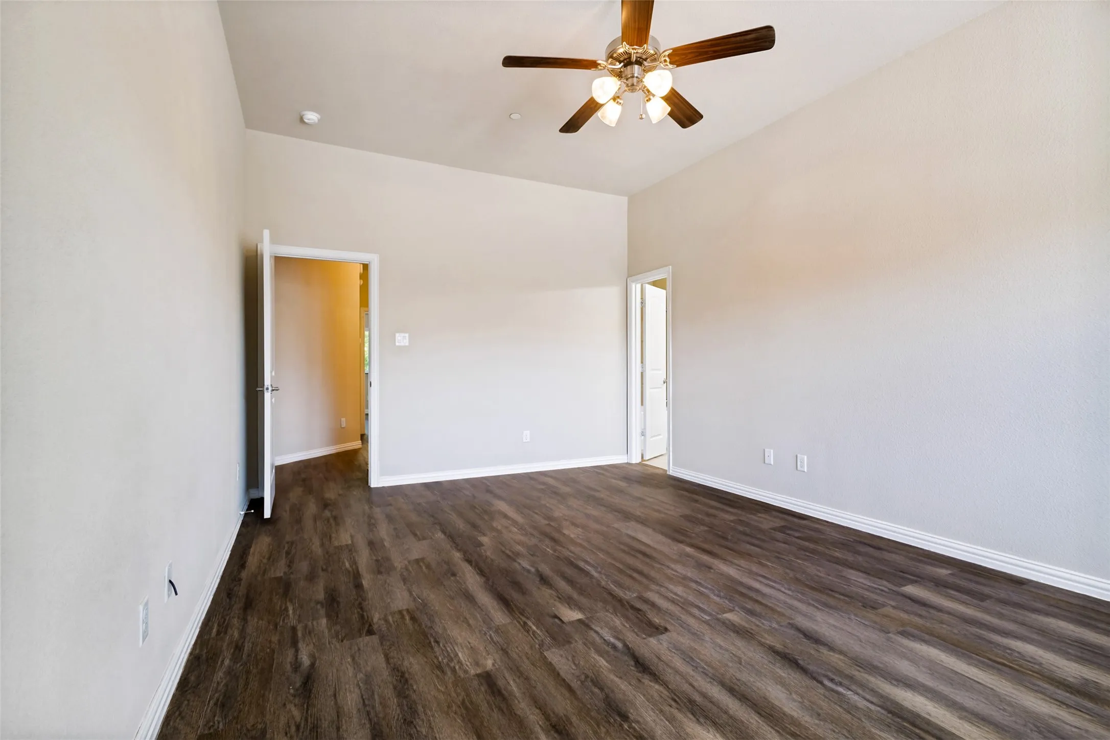 Townhouse For Rent in Denton County , 241 Barrington Lane, Lewisville, Texas 75067, 3 Bedroom, 3 Bathroom, 2 Garage spaces, 1,665 Sqft, built in 2014, mls#21347451, Real Estate Agent in Lewisville, Homes For Rent in Denton county, Homes For Rent in Lewisville, Realtor in Lewisville Texas, Real Estate Brokerage Independent Realty Texas, Luminita Cordes Realtor