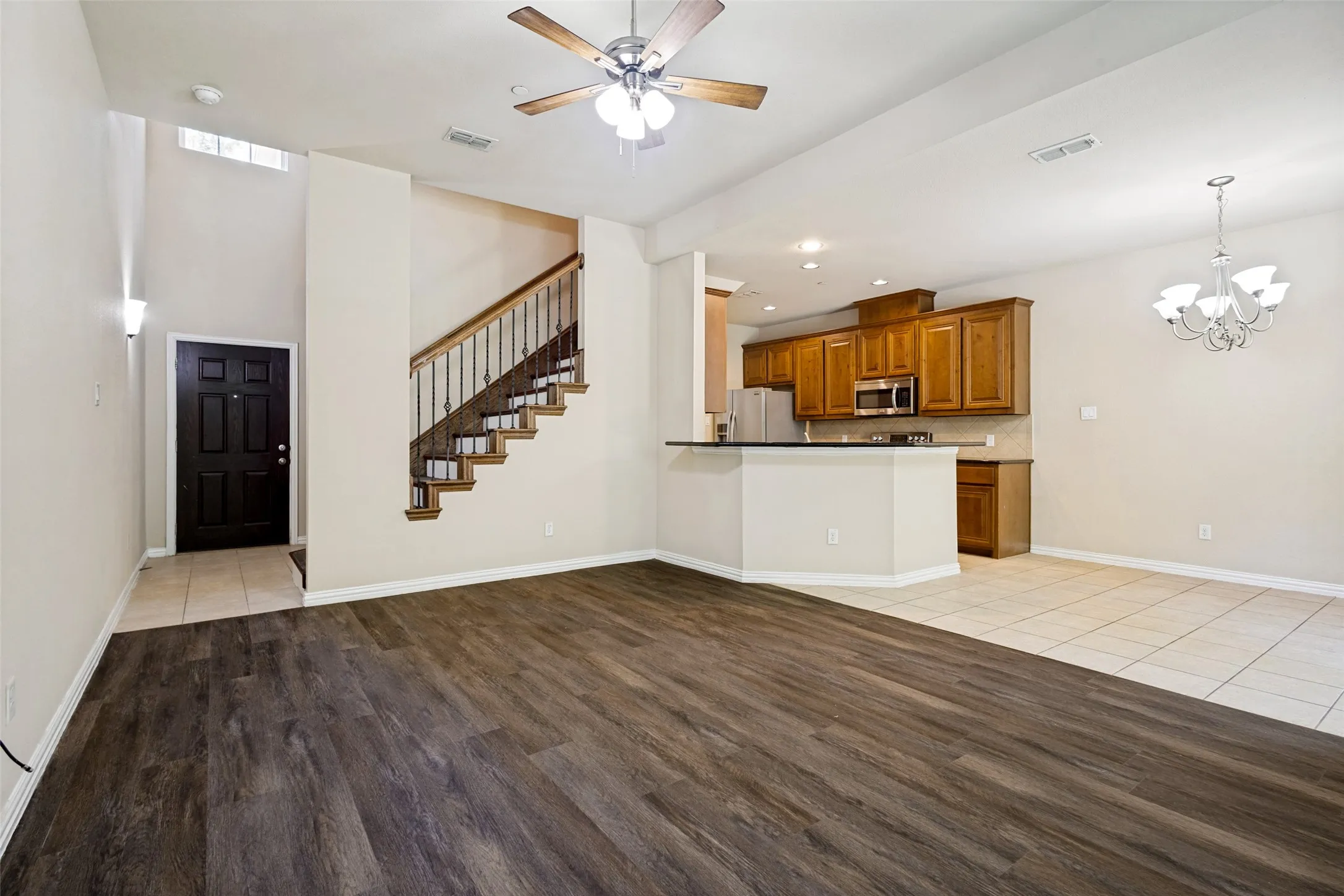 Townhouse For Rent in Denton County , 241 Barrington Lane, Lewisville, Texas 75067, 3 Bedroom, 3 Bathroom, 2 Garage spaces, 1,665 Sqft, built in 2014, mls#21347451, Real Estate Agent in Lewisville, Homes For Rent in Denton county, Homes For Rent in Lewisville, Realtor in Lewisville Texas, Real Estate Brokerage Independent Realty Texas, Luminita Cordes Realtor