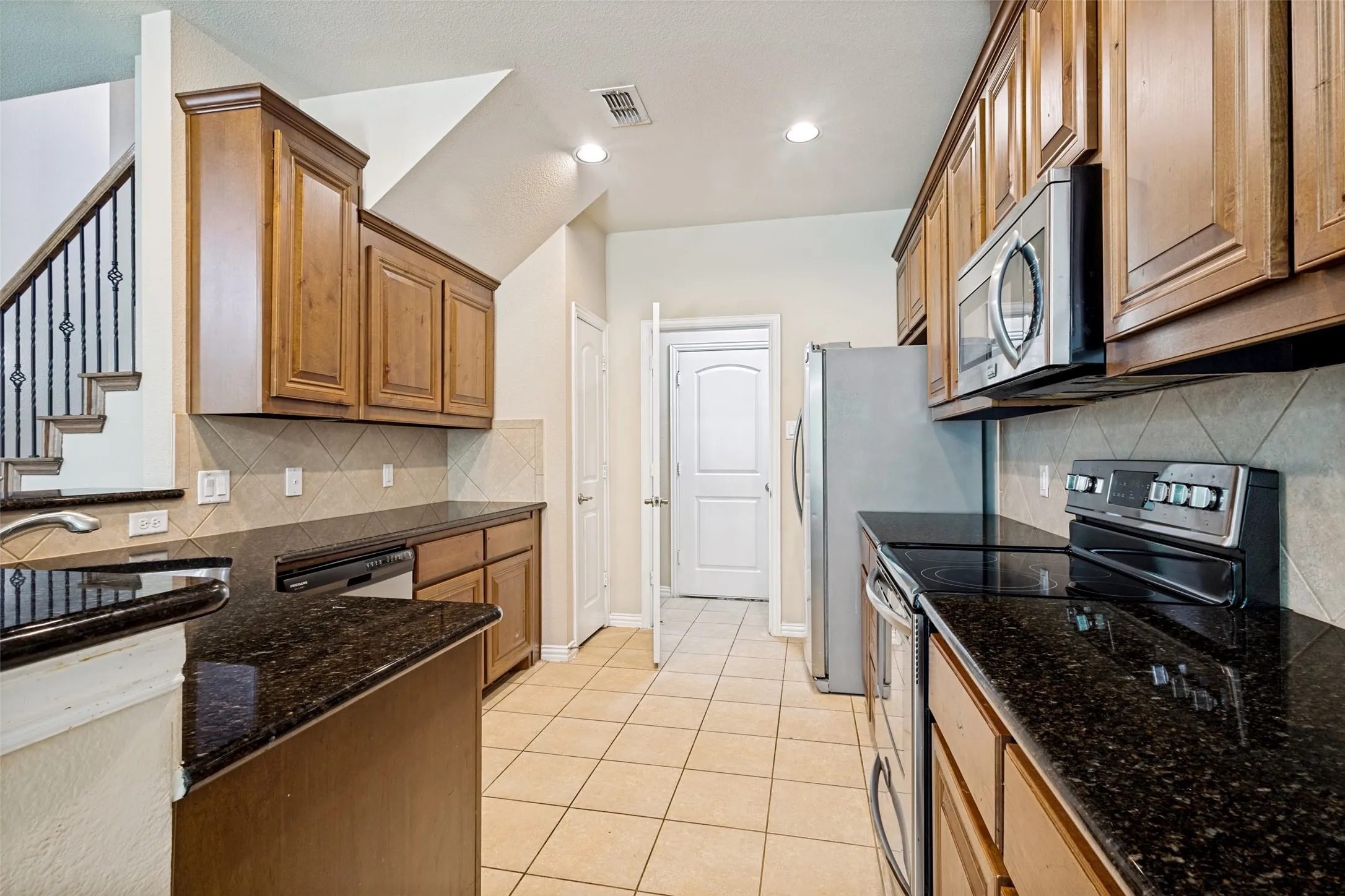 Townhouse For Rent in Denton County , 241 Barrington Lane, Lewisville, Texas 75067, 3 Bedroom, 3 Bathroom, 2 Garage spaces, 1,665 Sqft, built in 2014, mls#21347451, Real Estate Agent in Lewisville, Homes For Rent in Denton county, Homes For Rent in Lewisville, Realtor in Lewisville Texas, Real Estate Brokerage Independent Realty Texas, Luminita Cordes Realtor