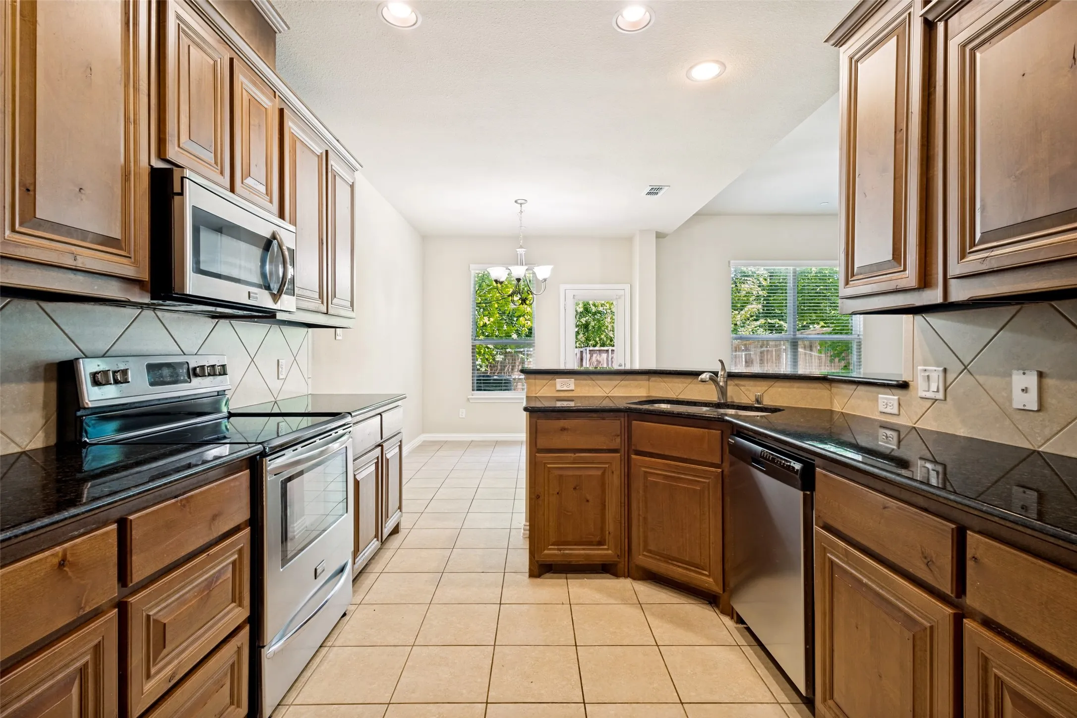 Townhouse For Rent in Denton County , 241 Barrington Lane, Lewisville, Texas 75067, 3 Bedroom, 3 Bathroom, 2 Garage spaces, 1,665 Sqft, built in 2014, mls#21347451, Real Estate Agent in Lewisville, Homes For Rent in Denton county, Homes For Rent in Lewisville, Realtor in Lewisville Texas, Real Estate Brokerage Independent Realty Texas, Luminita Cordes Realtor