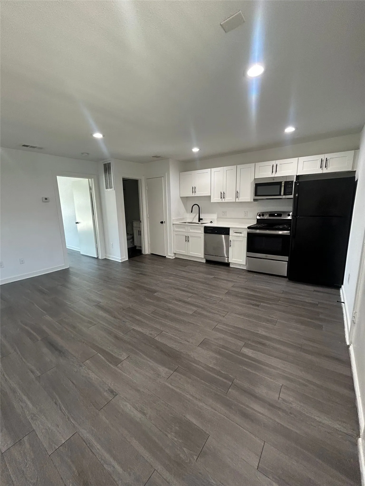 Apartment For Rent in Dallas County , 321 E 8th Street 216, Dallas, Texas 75203, 1 Bedroom, 1 Bathroom, Garage spaces, 544 Sqft, built in 1962, mls#21347443, Real Estate Agent in Dallas, Homes For Rent in Dallas county, Homes For Rent in Dallas, Realtor in Dallas Texas, Real Estate Brokerage Independent Realty Texas, Luminita Cordes Realtor