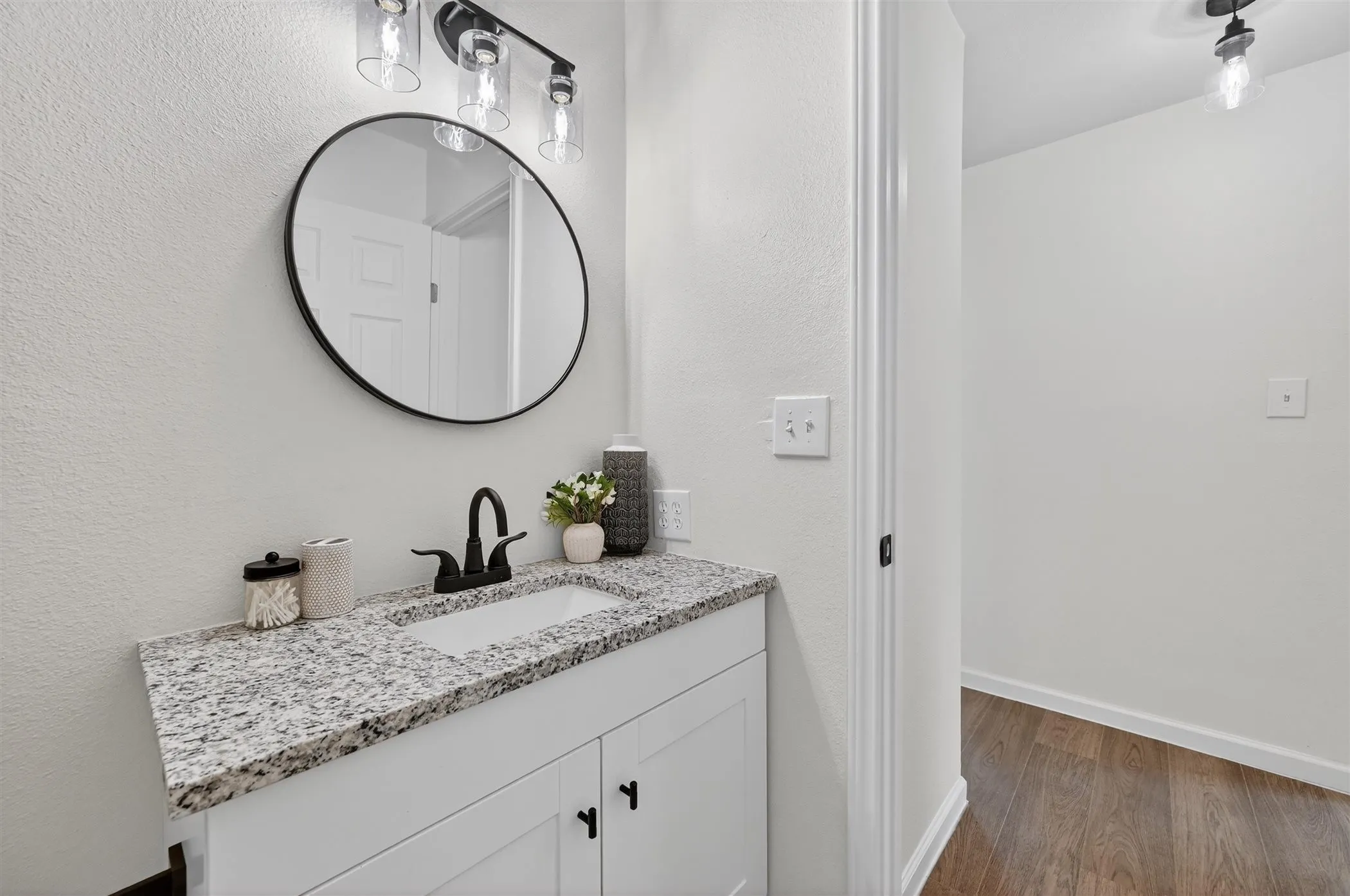Single Family Residence For Sale in Tarrant County , 3500 Baylor Street, Fort Worth, Texas 76119, 3 Bedroom, 1 Bathroom, Garage spaces, 1,176 Sqft, built in 1950, mls#21346974, Real Estate Agent in Fort Worth, Homes For Sale in Tarrant county, Homes For Sale in Fort Worth, Realtor in Fort Worth Texas, Real Estate Brokerage Independent Realty Texas, Luminita Cordes Realtor