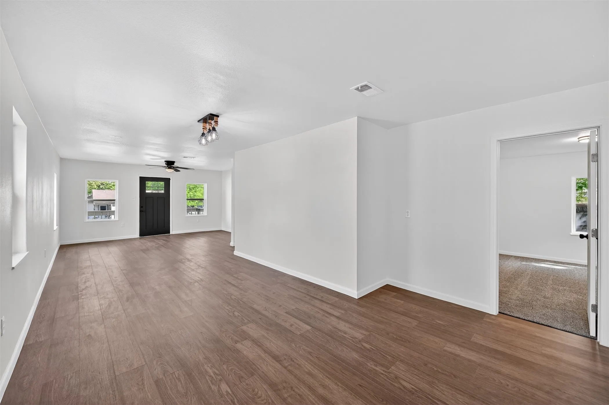 Single Family Residence For Sale in Tarrant County , 3500 Baylor Street, Fort Worth, Texas 76119, 3 Bedroom, 1 Bathroom, Garage spaces, 1,176 Sqft, built in 1950, mls#21346974, Real Estate Agent in Fort Worth, Homes For Sale in Tarrant county, Homes For Sale in Fort Worth, Realtor in Fort Worth Texas, Real Estate Brokerage Independent Realty Texas, Luminita Cordes Realtor