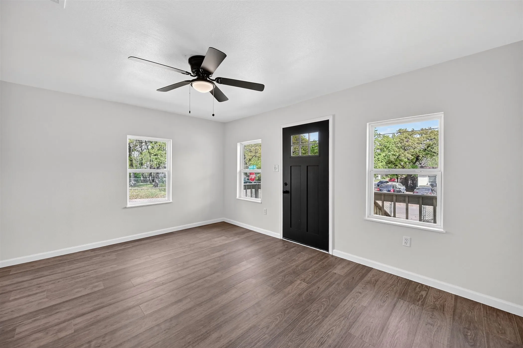 Single Family Residence For Sale in Tarrant County , 3500 Baylor Street, Fort Worth, Texas 76119, 3 Bedroom, 1 Bathroom, Garage spaces, 1,176 Sqft, built in 1950, mls#21346974, Real Estate Agent in Fort Worth, Homes For Sale in Tarrant county, Homes For Sale in Fort Worth, Realtor in Fort Worth Texas, Real Estate Brokerage Independent Realty Texas, Luminita Cordes Realtor