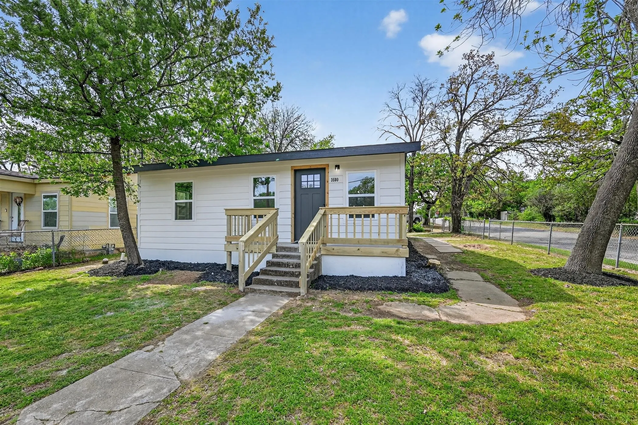Single Family Residence For Sale in Tarrant County , 3500 Baylor Street, Fort Worth, Texas 76119, 3 Bedroom, 1 Bathroom, Garage spaces, 1,176 Sqft, built in 1950, mls#21346974, Real Estate Agent in Fort Worth, Homes For Sale in Tarrant county, Homes For Sale in Fort Worth, Realtor in Fort Worth Texas, Real Estate Brokerage Independent Realty Texas, Luminita Cordes Realtor