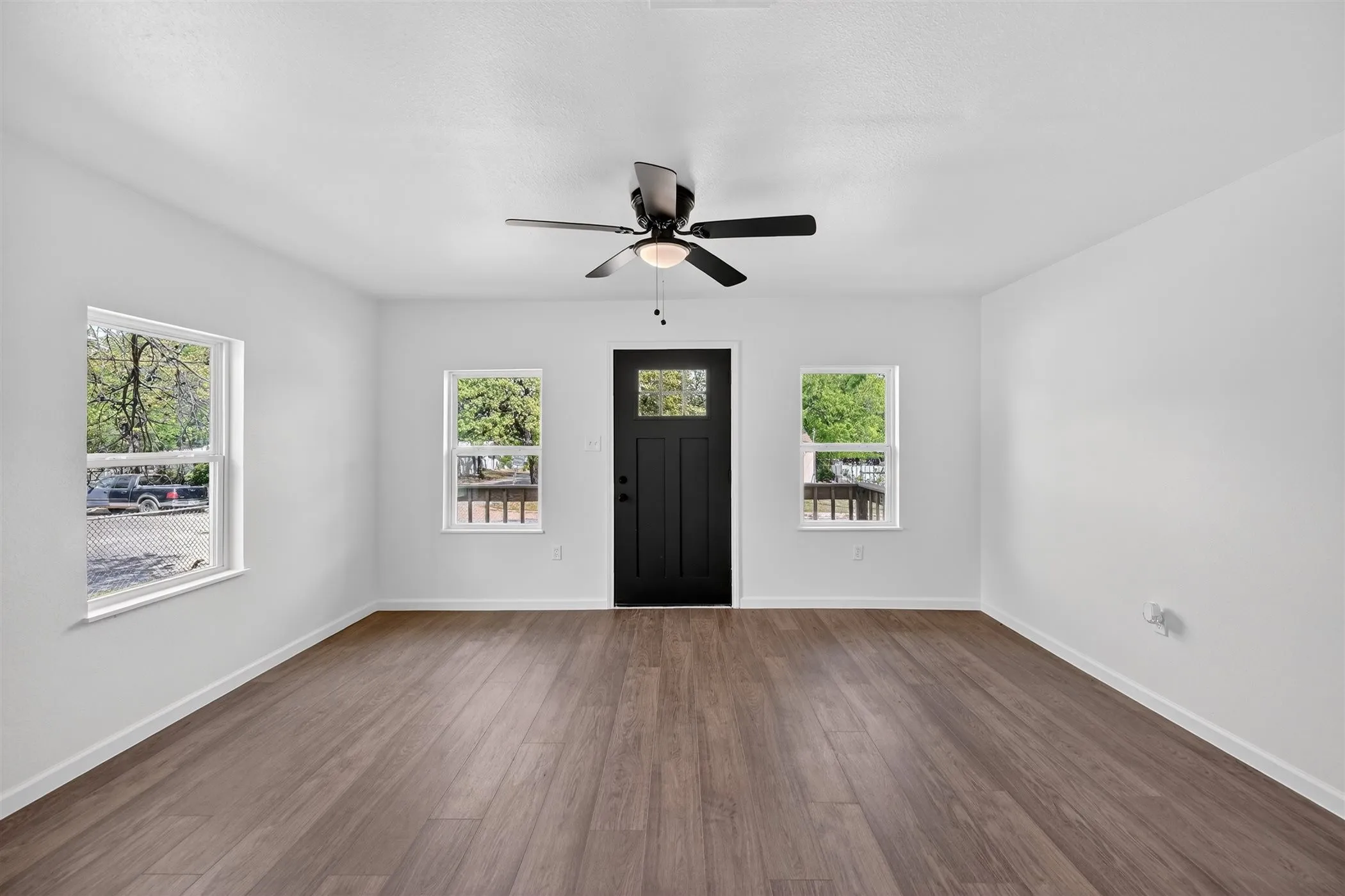 Single Family Residence For Sale in Tarrant County , 3500 Baylor Street, Fort Worth, Texas 76119, 3 Bedroom, 1 Bathroom, Garage spaces, 1,176 Sqft, built in 1950, mls#21346974, Real Estate Agent in Fort Worth, Homes For Sale in Tarrant county, Homes For Sale in Fort Worth, Realtor in Fort Worth Texas, Real Estate Brokerage Independent Realty Texas, Luminita Cordes Realtor