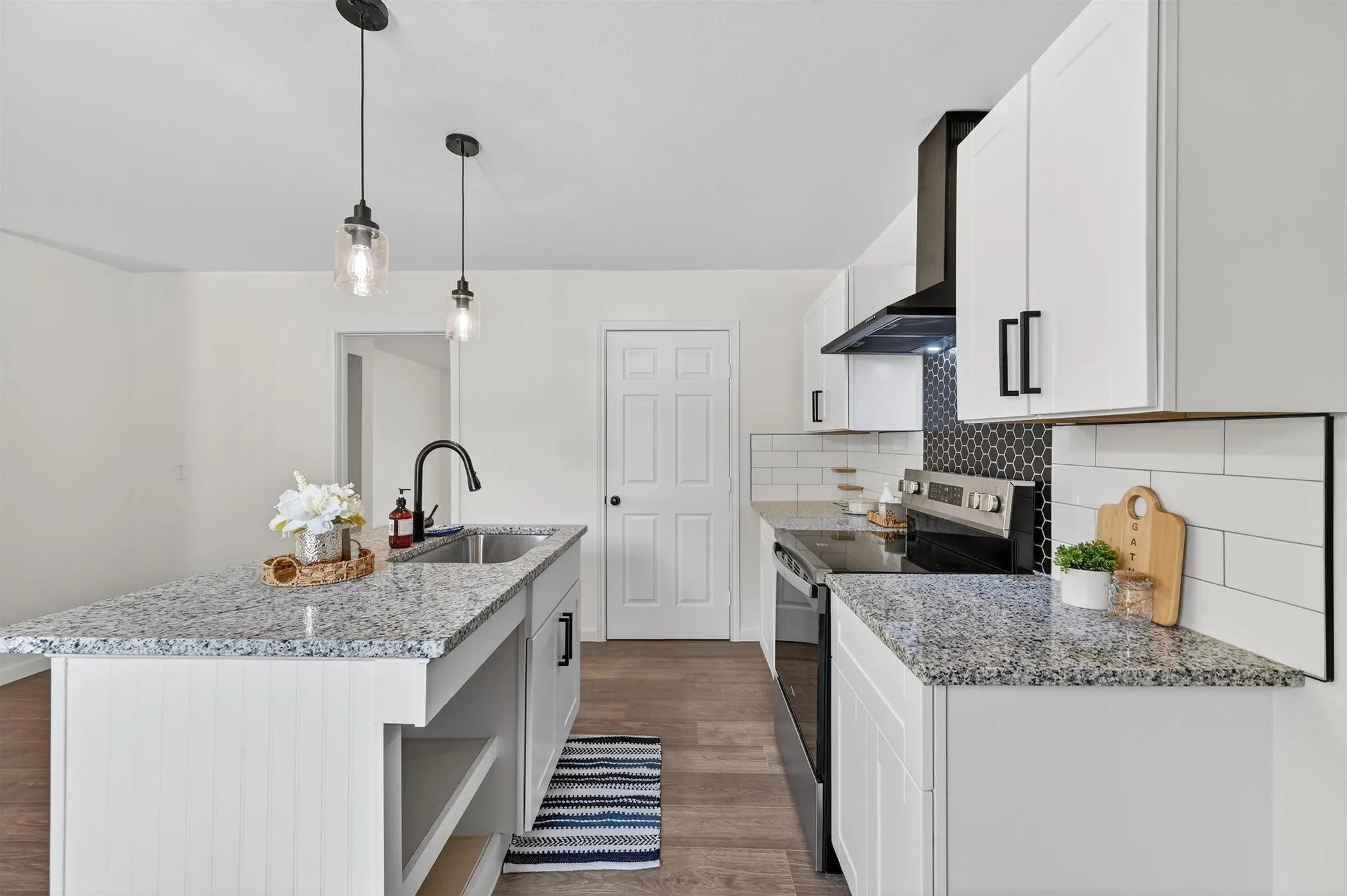 Single Family Residence For Sale in Tarrant County , 3500 Baylor Street, Fort Worth, Texas 76119, 3 Bedroom, 1 Bathroom, Garage spaces, 1,176 Sqft, built in 1950, mls#21346974, Real Estate Agent in Fort Worth, Homes For Sale in Tarrant county, Homes For Sale in Fort Worth, Realtor in Fort Worth Texas, Real Estate Brokerage Independent Realty Texas, Luminita Cordes Realtor
