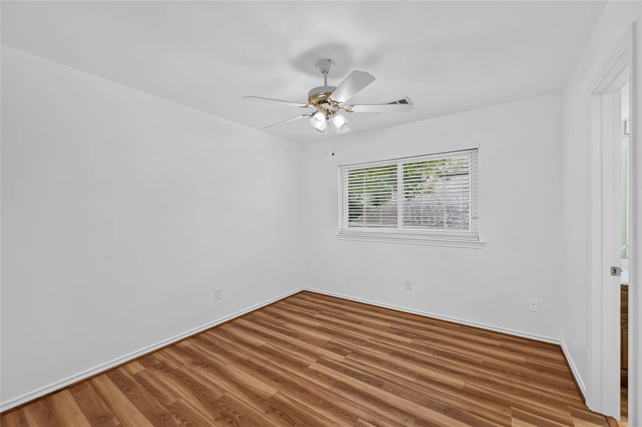 Single Family Residence For Sale in Dallas County , 509 Missionary Ridge, De Soto, Texas 75115, 4 Bedroom, 3 Bathroom, 2 Garage spaces, 2,481 Sqft, built in 1987, mls#21347454, Real Estate Agent in De Soto, Homes For Sale in Dallas county, Homes For Sale in De Soto, Realtor in De Soto Texas, Real Estate Brokerage Independent Realty Texas, Luminita Cordes Realtor