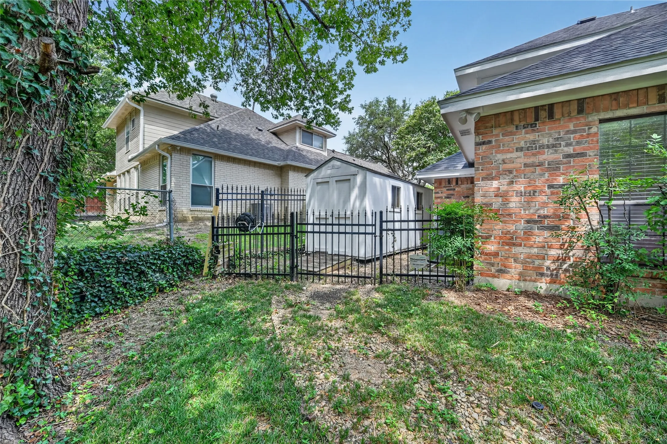 Single Family Residence For Sale in Dallas County , 509 Missionary Ridge, De Soto, Texas 75115, 4 Bedroom, 3 Bathroom, 2 Garage spaces, 2,481 Sqft, built in 1987, mls#21347454, Real Estate Agent in De Soto, Homes For Sale in Dallas county, Homes For Sale in De Soto, Realtor in De Soto Texas, Real Estate Brokerage Independent Realty Texas, Luminita Cordes Realtor