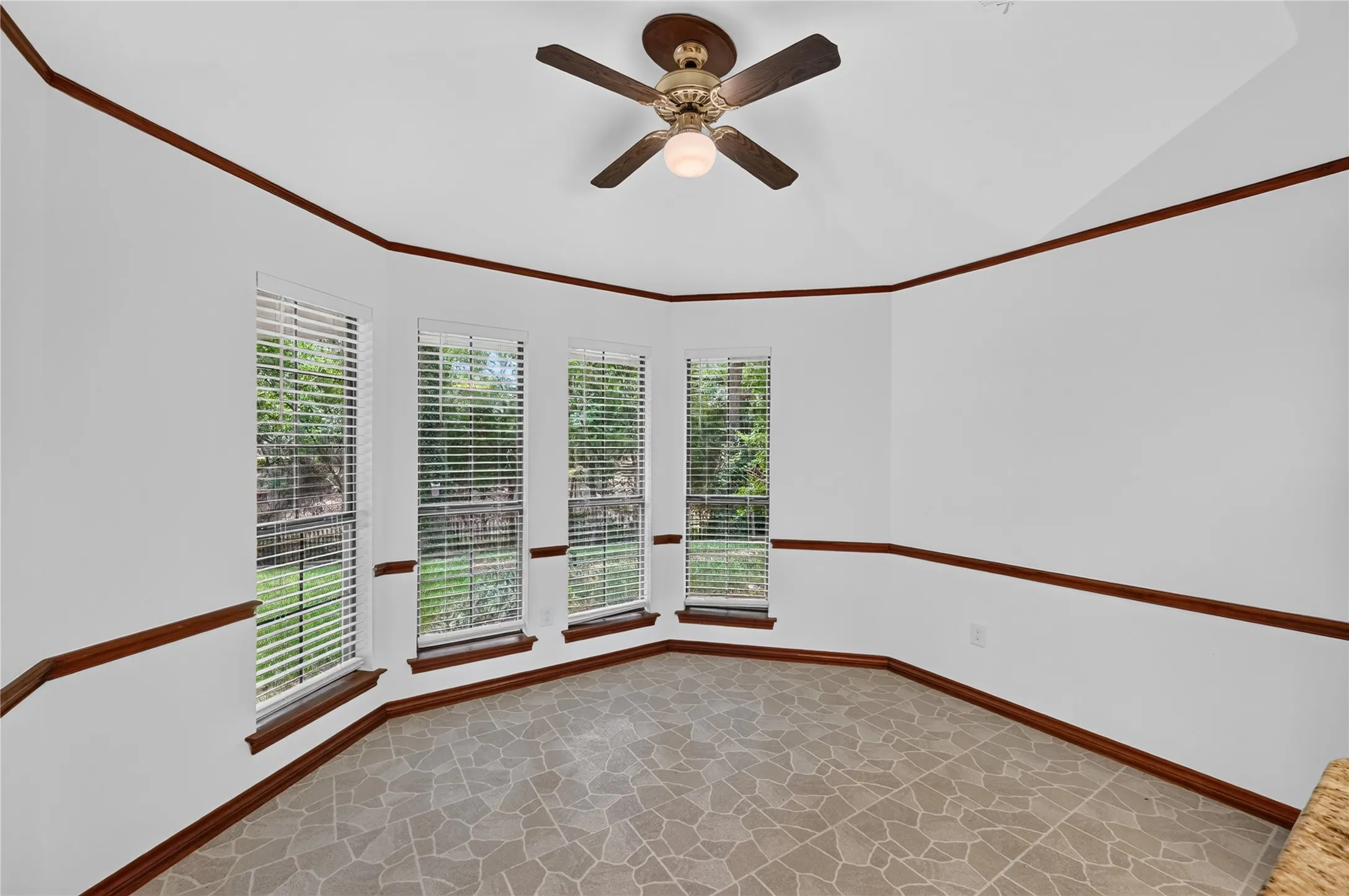 Single Family Residence For Sale in Dallas County , 509 Missionary Ridge, De Soto, Texas 75115, 4 Bedroom, 3 Bathroom, 2 Garage spaces, 2,481 Sqft, built in 1987, mls#21347454, Real Estate Agent in De Soto, Homes For Sale in Dallas county, Homes For Sale in De Soto, Realtor in De Soto Texas, Real Estate Brokerage Independent Realty Texas, Luminita Cordes Realtor