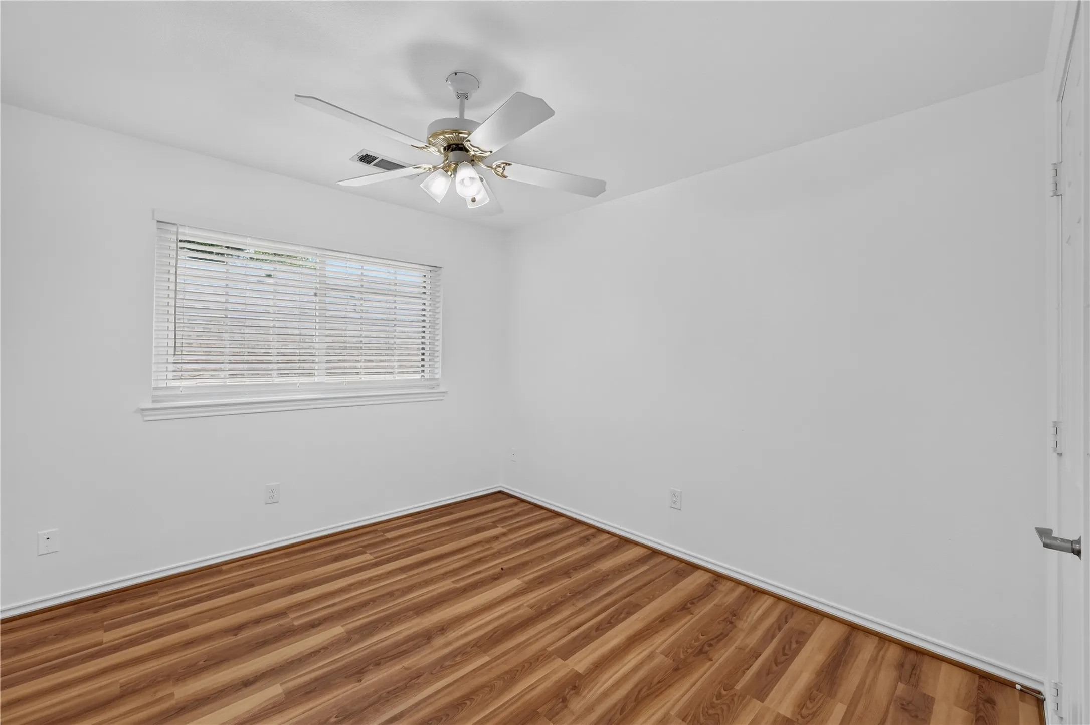 Single Family Residence For Sale in Dallas County , 509 Missionary Ridge, De Soto, Texas 75115, 4 Bedroom, 3 Bathroom, 2 Garage spaces, 2,481 Sqft, built in 1987, mls#21347454, Real Estate Agent in De Soto, Homes For Sale in Dallas county, Homes For Sale in De Soto, Realtor in De Soto Texas, Real Estate Brokerage Independent Realty Texas, Luminita Cordes Realtor