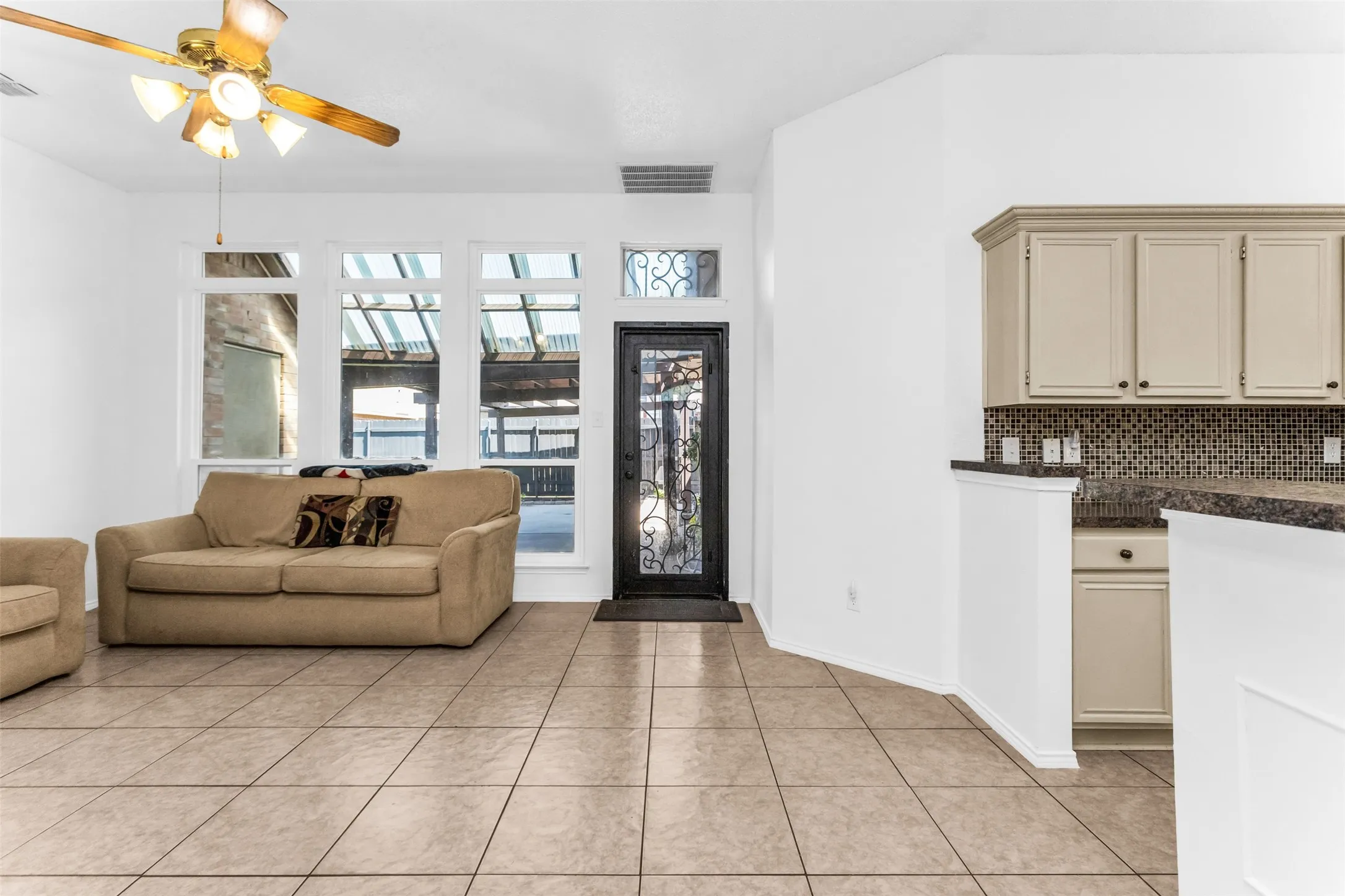 Single Family Residence For Sale in Collin County , 11404 Amber Valley Drive, Frisco, Texas 75035, 3 Bedroom, 2 Bathroom, 2 Garage spaces, 1,860 Sqft, built in 1995, mls#21344056, Real Estate Agent in Frisco, Homes For Sale in Collin county, Homes For Sale in Frisco, Realtor in Frisco Texas, Real Estate Brokerage Independent Realty Texas, Luminita Cordes Realtor