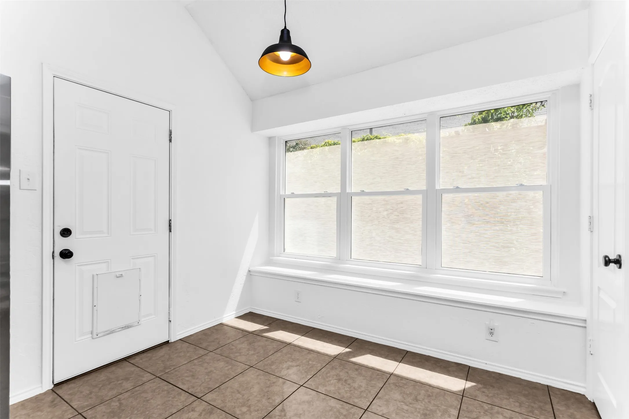 Single Family Residence For Sale in Collin County , 11404 Amber Valley Drive, Frisco, Texas 75035, 3 Bedroom, 2 Bathroom, 2 Garage spaces, 1,860 Sqft, built in 1995, mls#21344056, Real Estate Agent in Frisco, Homes For Sale in Collin county, Homes For Sale in Frisco, Realtor in Frisco Texas, Real Estate Brokerage Independent Realty Texas, Luminita Cordes Realtor