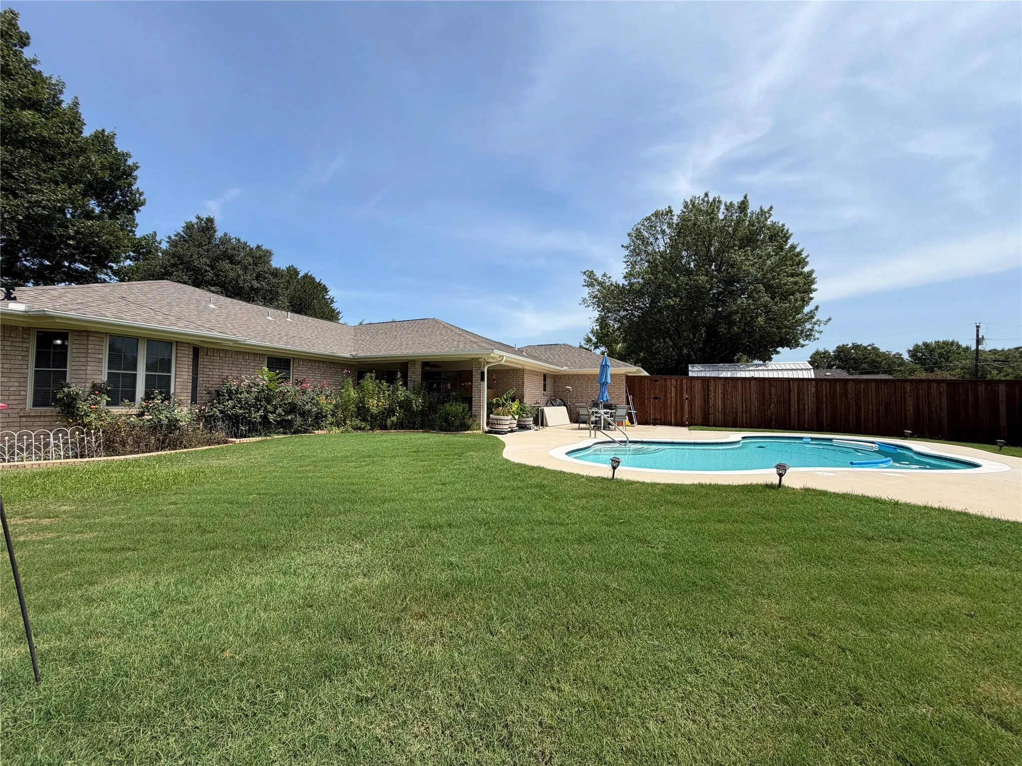 Single Family Residence For Sale in Brown County , 3 Brownstone Court, Brownwood, Texas 76801, 4 Bedroom, 3 Bathroom, 2 Garage spaces, 2,465 Sqft, built in 1986, mls#21347468, Real Estate Agent in Brownwood, Homes For Sale in Brown county, Homes For Sale in Brownwood, Realtor in Brownwood Texas, Real Estate Brokerage Independent Realty Texas, Luminita Cordes Realtor
