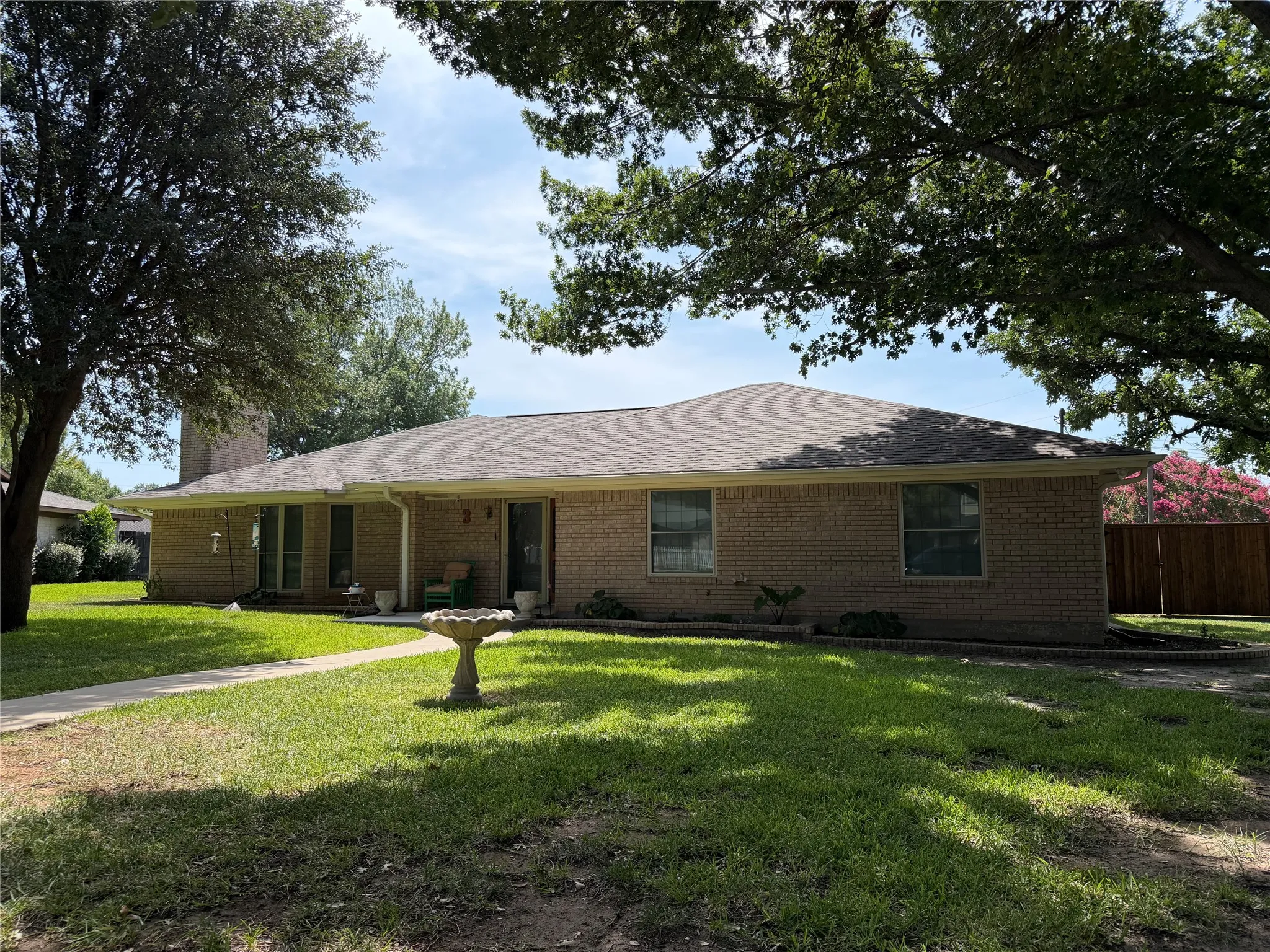 Single Family Residence For Sale in Brown County , 3 Brownstone Court, Brownwood, Texas 76801, 4 Bedroom, 3 Bathroom, 2 Garage spaces, 2,465 Sqft, built in 1986, mls#21347468, Real Estate Agent in Brownwood, Homes For Sale in Brown county, Homes For Sale in Brownwood, Realtor in Brownwood Texas, Real Estate Brokerage Independent Realty Texas, Luminita Cordes Realtor