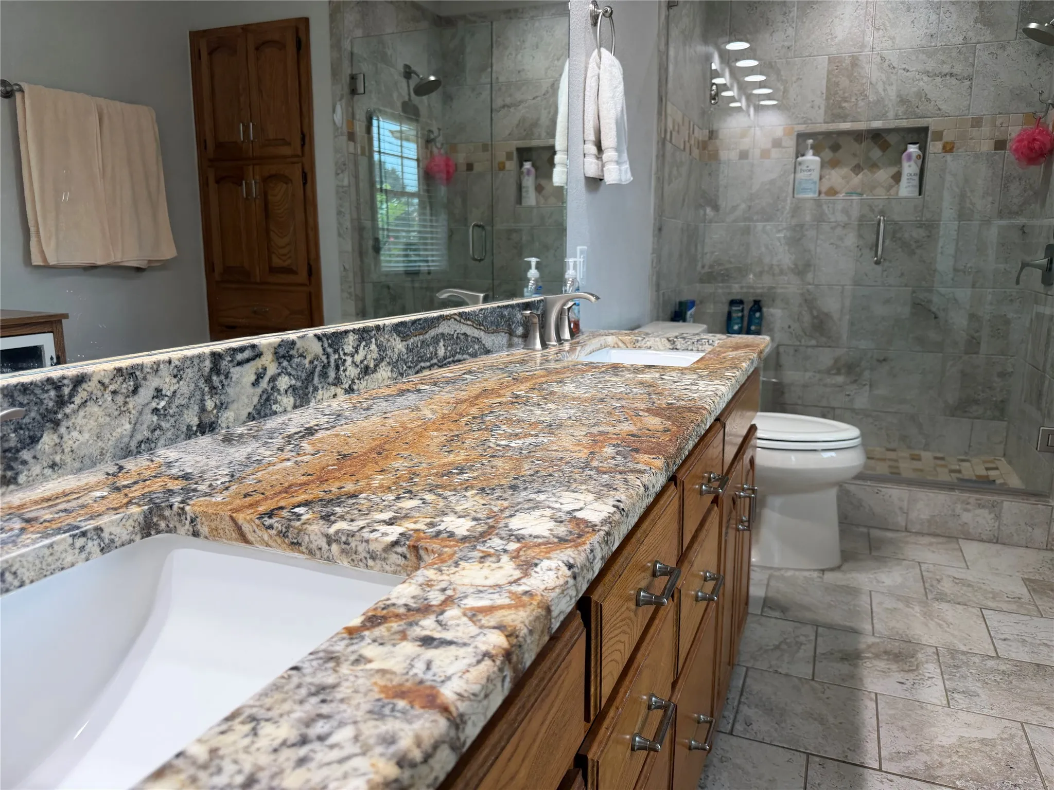 Single Family Residence For Sale in Brown County , 3 Brownstone Court, Brownwood, Texas 76801, 4 Bedroom, 3 Bathroom, 2 Garage spaces, 2,465 Sqft, built in 1986, mls#21347468, Real Estate Agent in Brownwood, Homes For Sale in Brown county, Homes For Sale in Brownwood, Realtor in Brownwood Texas, Real Estate Brokerage Independent Realty Texas, Luminita Cordes Realtor