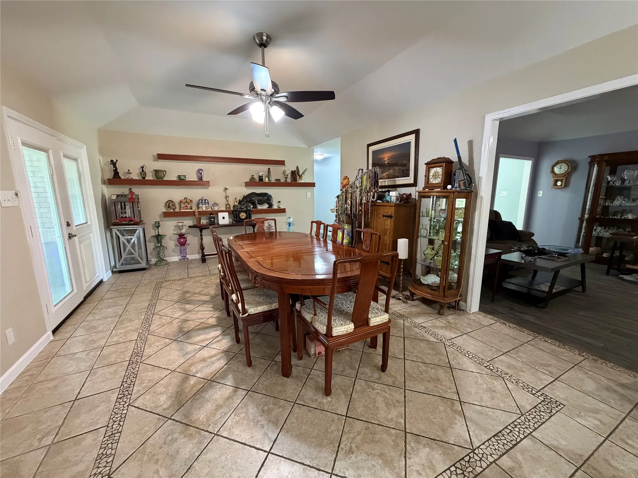 Single Family Residence For Sale in Brown County , 3 Brownstone Court, Brownwood, Texas 76801, 4 Bedroom, 3 Bathroom, 2 Garage spaces, 2,465 Sqft, built in 1986, mls#21347468, Real Estate Agent in Brownwood, Homes For Sale in Brown county, Homes For Sale in Brownwood, Realtor in Brownwood Texas, Real Estate Brokerage Independent Realty Texas, Luminita Cordes Realtor