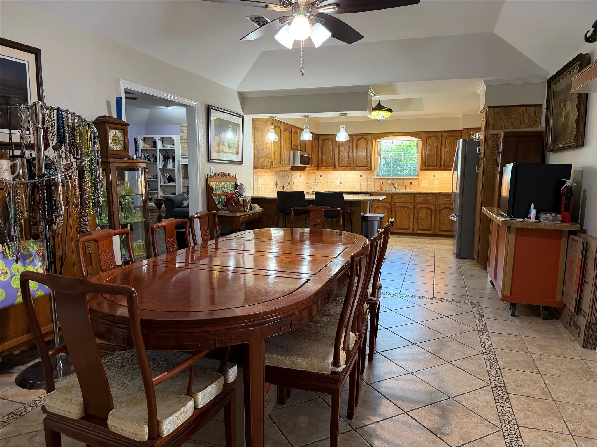 Single Family Residence For Sale in Brown County , 3 Brownstone Court, Brownwood, Texas 76801, 4 Bedroom, 3 Bathroom, 2 Garage spaces, 2,465 Sqft, built in 1986, mls#21347468, Real Estate Agent in Brownwood, Homes For Sale in Brown county, Homes For Sale in Brownwood, Realtor in Brownwood Texas, Real Estate Brokerage Independent Realty Texas, Luminita Cordes Realtor