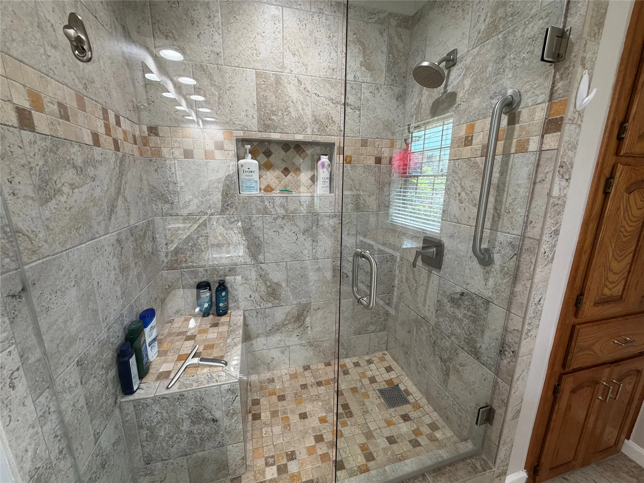 Single Family Residence For Sale in Brown County , 3 Brownstone Court, Brownwood, Texas 76801, 4 Bedroom, 3 Bathroom, 2 Garage spaces, 2,465 Sqft, built in 1986, mls#21347468, Real Estate Agent in Brownwood, Homes For Sale in Brown county, Homes For Sale in Brownwood, Realtor in Brownwood Texas, Real Estate Brokerage Independent Realty Texas, Luminita Cordes Realtor