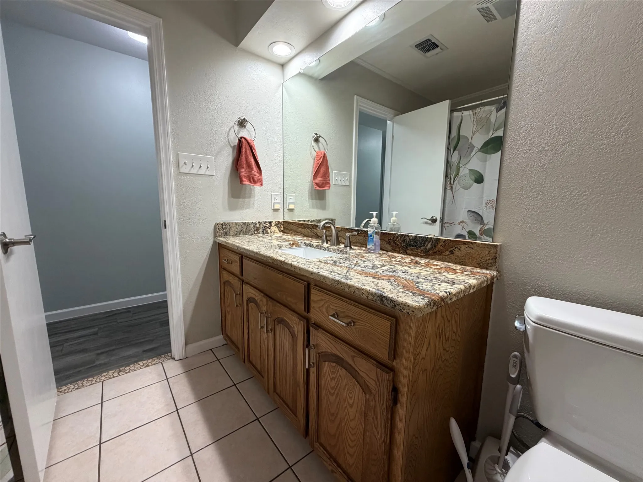 Single Family Residence For Sale in Brown County , 3 Brownstone Court, Brownwood, Texas 76801, 4 Bedroom, 3 Bathroom, 2 Garage spaces, 2,465 Sqft, built in 1986, mls#21347468, Real Estate Agent in Brownwood, Homes For Sale in Brown county, Homes For Sale in Brownwood, Realtor in Brownwood Texas, Real Estate Brokerage Independent Realty Texas, Luminita Cordes Realtor