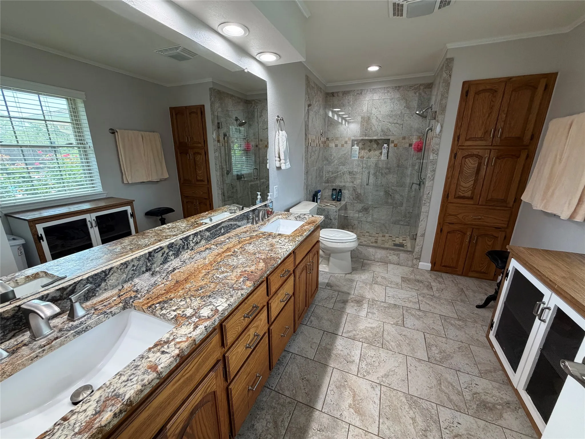 Single Family Residence For Sale in Brown County , 3 Brownstone Court, Brownwood, Texas 76801, 4 Bedroom, 3 Bathroom, 2 Garage spaces, 2,465 Sqft, built in 1986, mls#21347468, Real Estate Agent in Brownwood, Homes For Sale in Brown county, Homes For Sale in Brownwood, Realtor in Brownwood Texas, Real Estate Brokerage Independent Realty Texas, Luminita Cordes Realtor