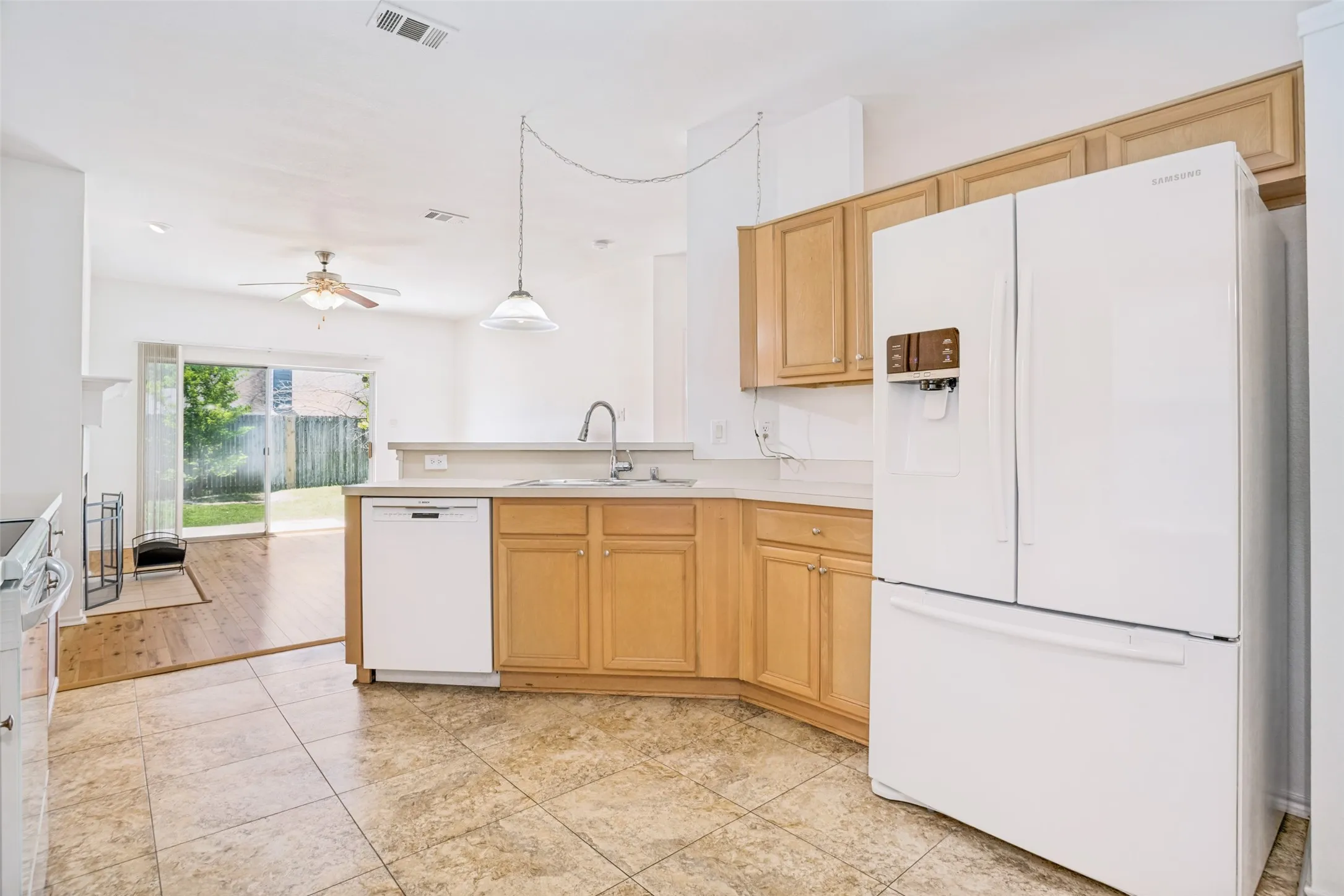 Single Family Residence For Sale in Collin County , 1703 White Mountain Way, Princeton, Texas 75407, 4 Bedroom, 2 Bathroom, 2 Garage spaces, 1,955 Sqft, built in 2006, mls#21347470, Real Estate Agent in Princeton, Homes For Sale in Collin county, Homes For Sale in Princeton, Realtor in Princeton Texas, Real Estate Brokerage Independent Realty Texas, Luminita Cordes Realtor