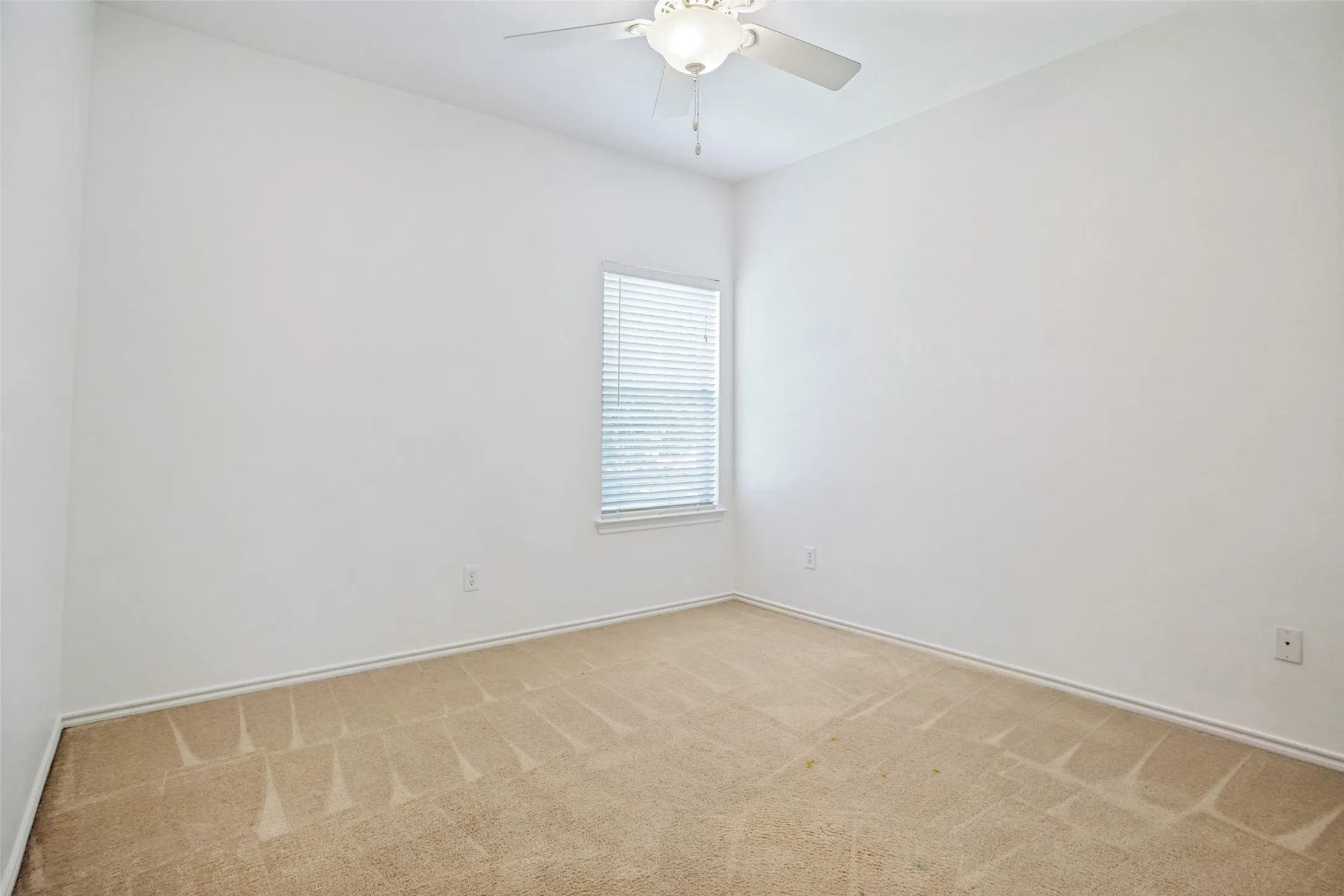 Single Family Residence For Sale in Collin County , 1703 White Mountain Way, Princeton, Texas 75407, 4 Bedroom, 2 Bathroom, 2 Garage spaces, 1,955 Sqft, built in 2006, mls#21347470, Real Estate Agent in Princeton, Homes For Sale in Collin county, Homes For Sale in Princeton, Realtor in Princeton Texas, Real Estate Brokerage Independent Realty Texas, Luminita Cordes Realtor