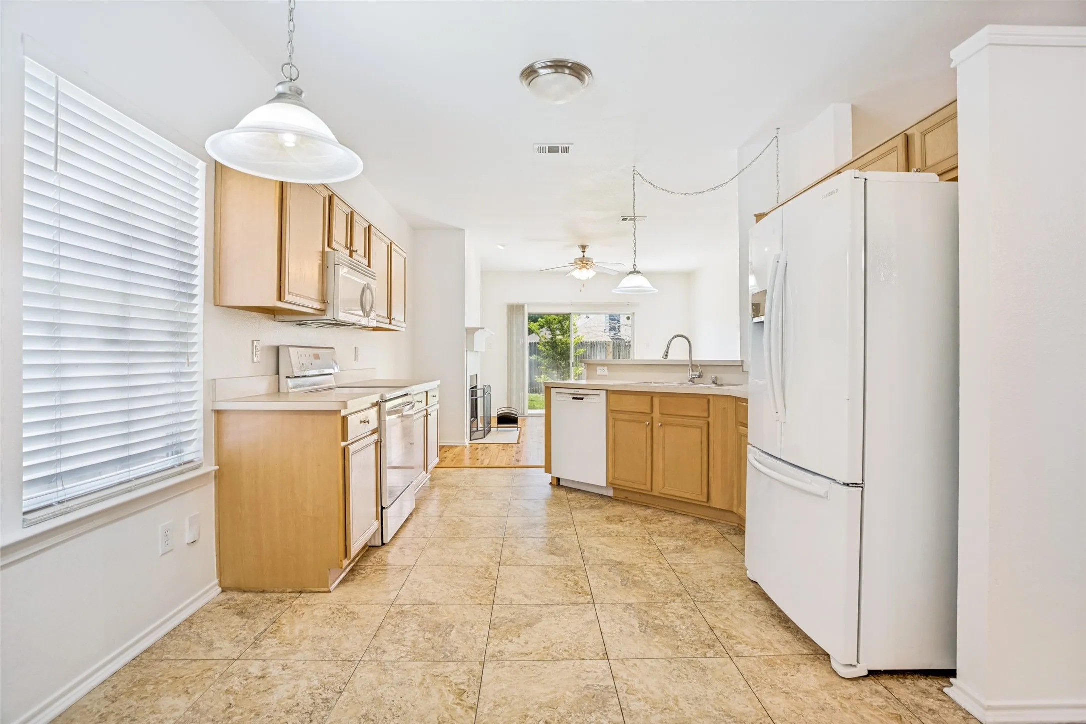 Single Family Residence For Sale in Collin County , 1703 White Mountain Way, Princeton, Texas 75407, 4 Bedroom, 2 Bathroom, 2 Garage spaces, 1,955 Sqft, built in 2006, mls#21347470, Real Estate Agent in Princeton, Homes For Sale in Collin county, Homes For Sale in Princeton, Realtor in Princeton Texas, Real Estate Brokerage Independent Realty Texas, Luminita Cordes Realtor