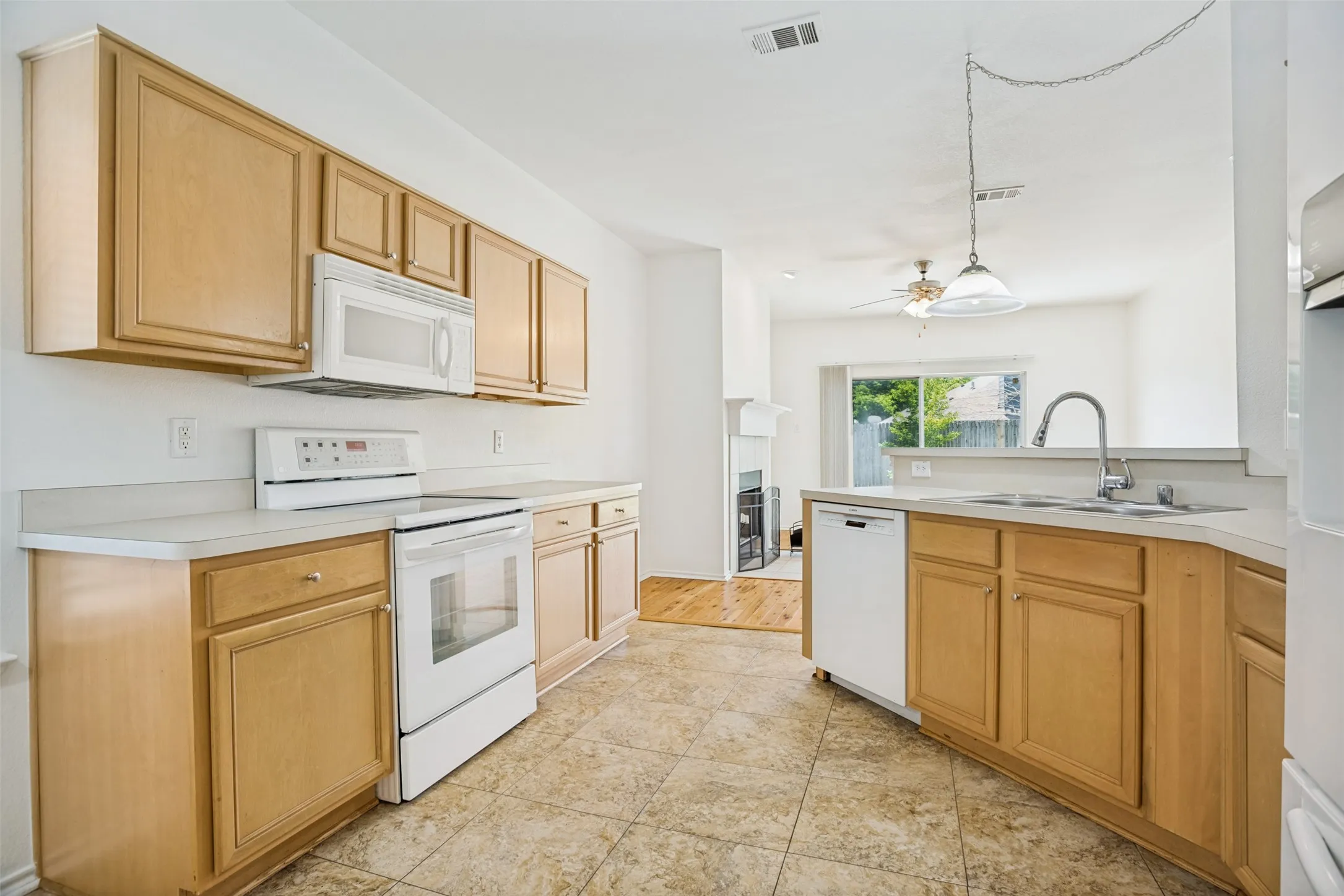 Single Family Residence For Sale in Collin County , 1703 White Mountain Way, Princeton, Texas 75407, 4 Bedroom, 2 Bathroom, 2 Garage spaces, 1,955 Sqft, built in 2006, mls#21347470, Real Estate Agent in Princeton, Homes For Sale in Collin county, Homes For Sale in Princeton, Realtor in Princeton Texas, Real Estate Brokerage Independent Realty Texas, Luminita Cordes Realtor