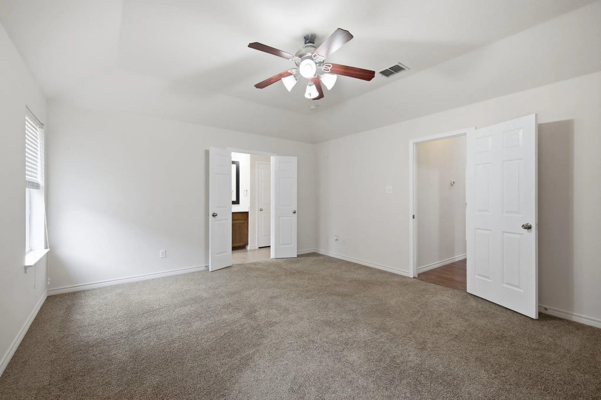 Single Family Residence For Sale in Tarrant County , 5828 Pearl Oyster Lane, Fort Worth, Texas 76179, 3 Bedroom, 2 Bathroom, 2 Garage spaces, 1,720 Sqft, built in 2008, mls#21342914, Real Estate Agent in Fort Worth, Homes For Sale in Tarrant county, Homes For Sale in Fort Worth, Realtor in Fort Worth Texas, Real Estate Brokerage Independent Realty Texas, Luminita Cordes Realtor