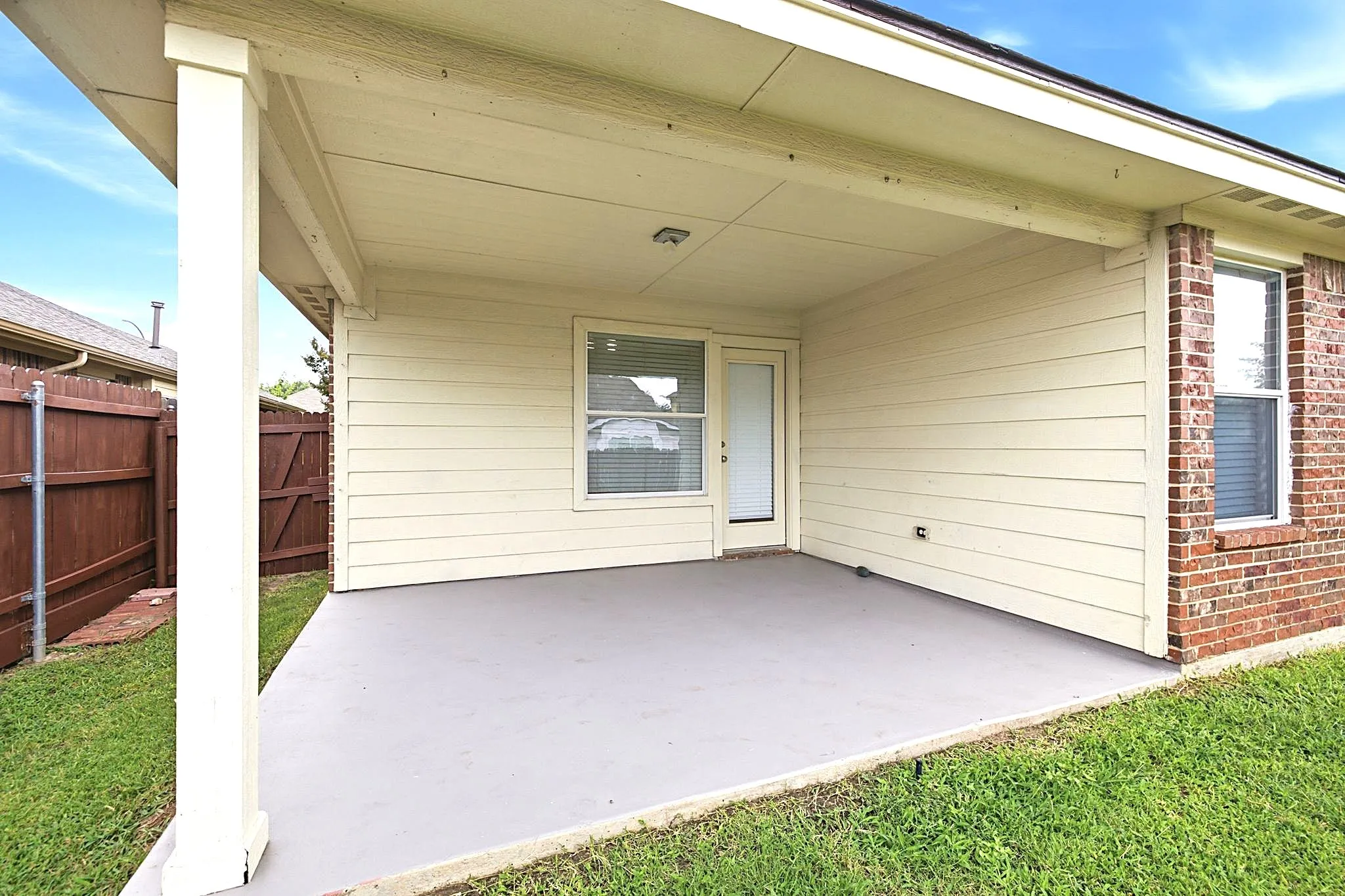 Single Family Residence For Sale in Tarrant County , 5828 Pearl Oyster Lane, Fort Worth, Texas 76179, 3 Bedroom, 2 Bathroom, 2 Garage spaces, 1,720 Sqft, built in 2008, mls#21342914, Real Estate Agent in Fort Worth, Homes For Sale in Tarrant county, Homes For Sale in Fort Worth, Realtor in Fort Worth Texas, Real Estate Brokerage Independent Realty Texas, Luminita Cordes Realtor